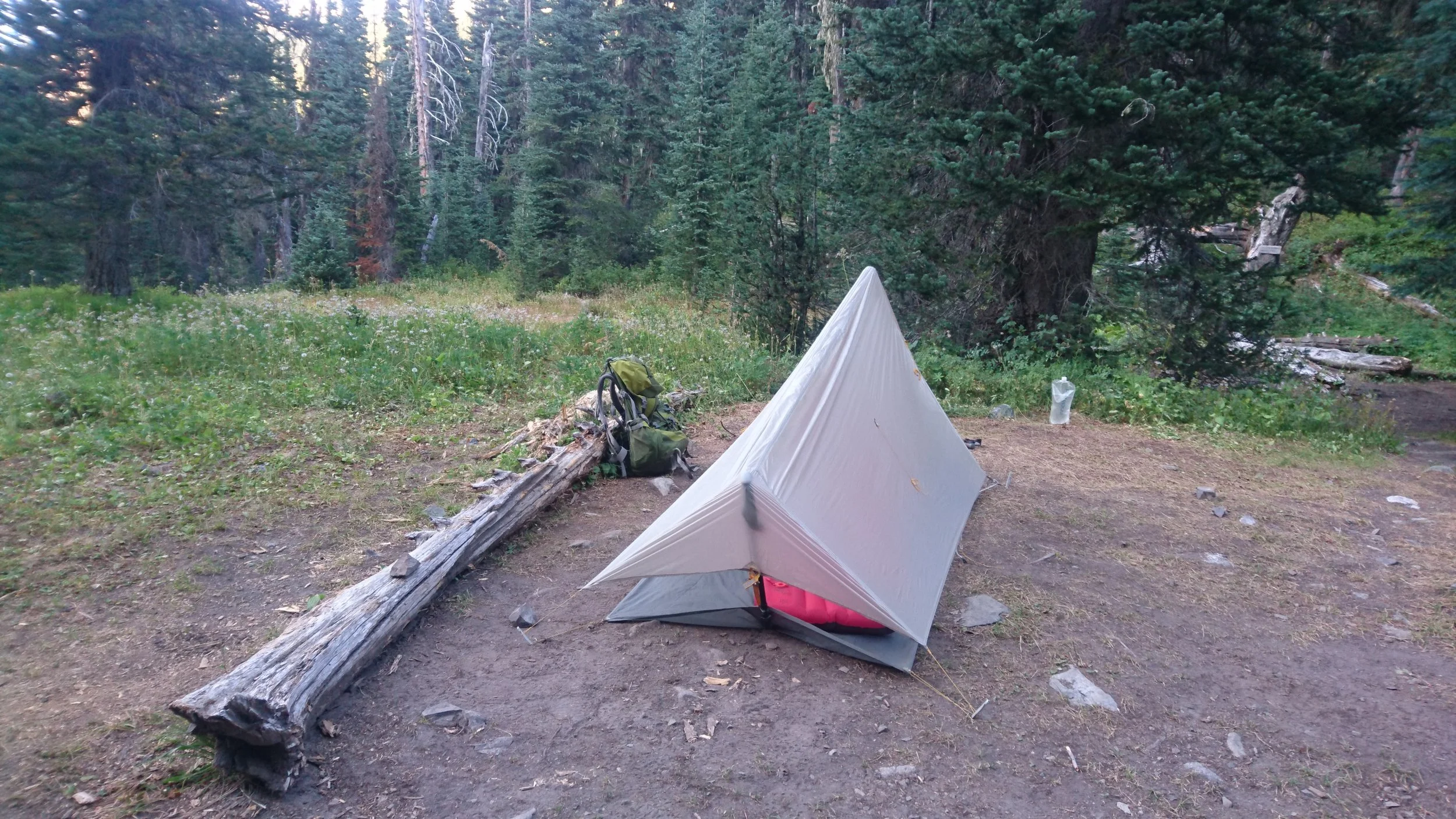 I had just brought my rainfly as shelter and staked it up with my stakes and trekkingpoles. It worked out excellently! Versatile Agnes!