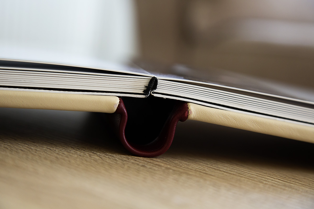 Lay flat pages in a Graphistudio wedding album