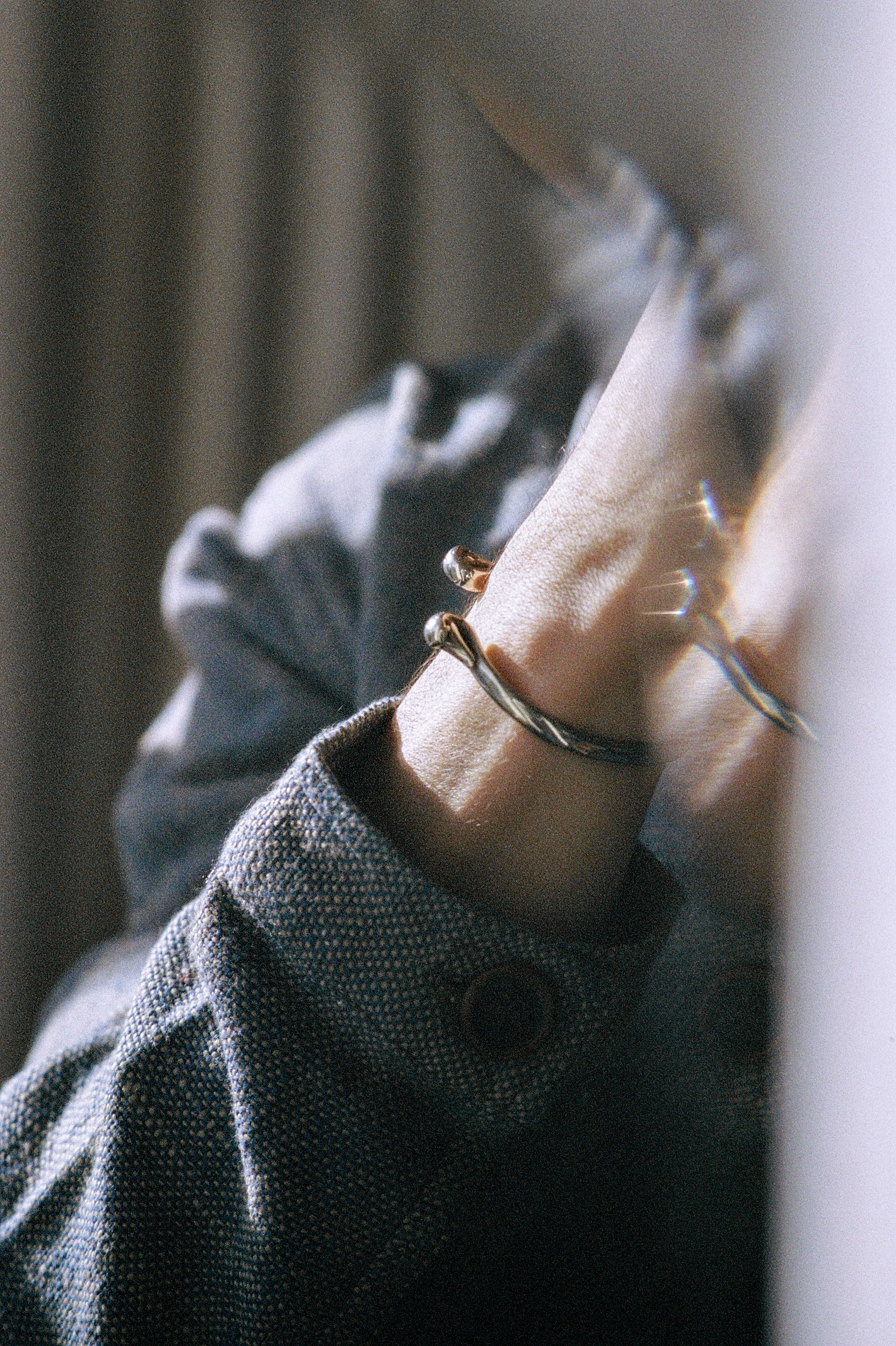 300496000023AdjustSwanBangle.jpg