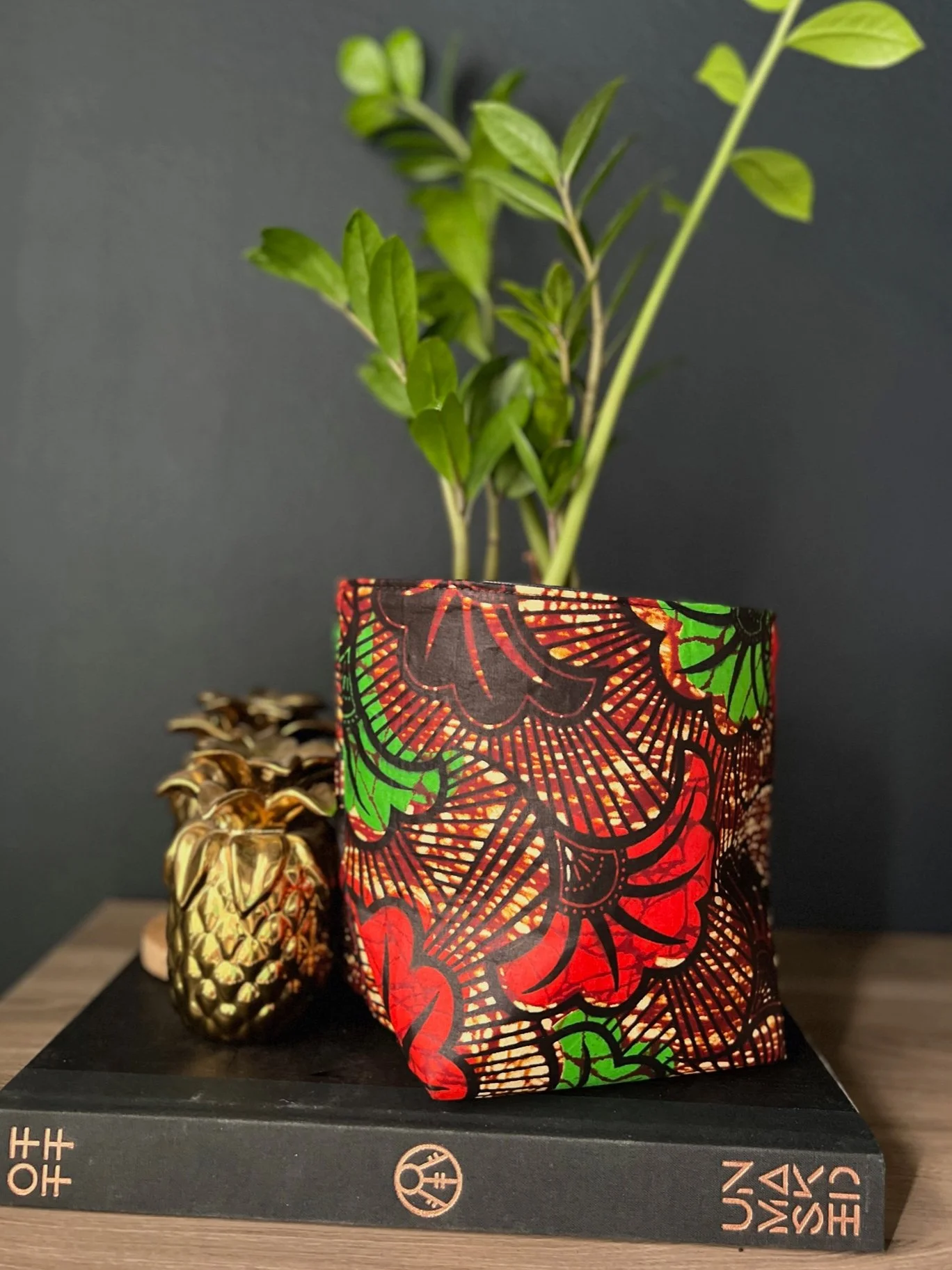 Bahaari_Plant-Basket-Red-flowers2.jpg