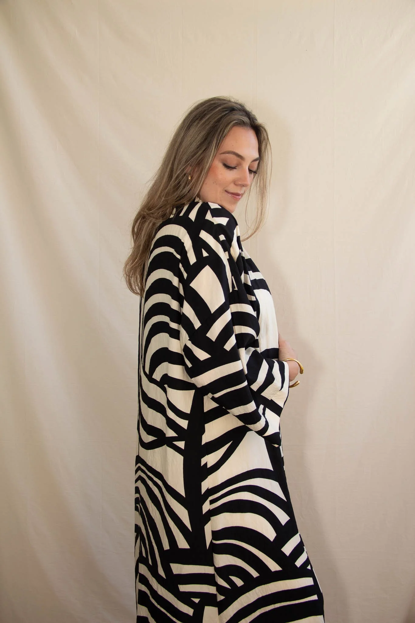 Bahaari_Kimono_Black White9.jpg