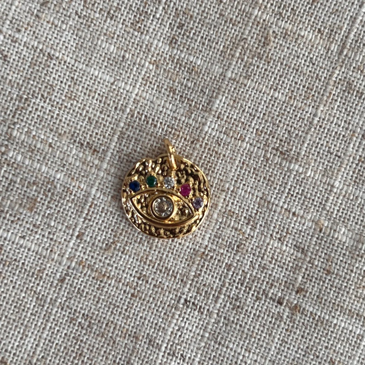 Bahaari_Charm-multi-colored-eye.jpg