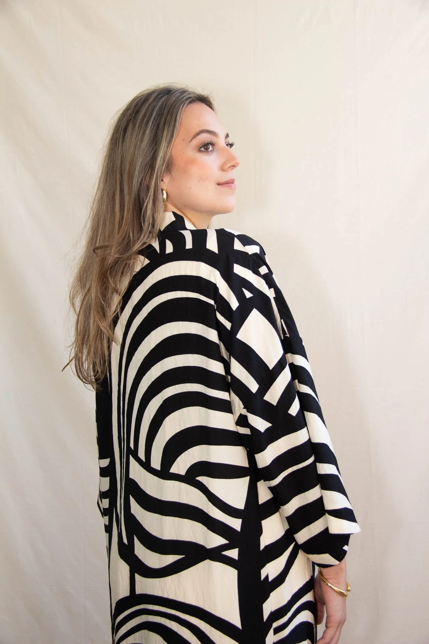 Bahaari_Kimono_Black White5.jpg