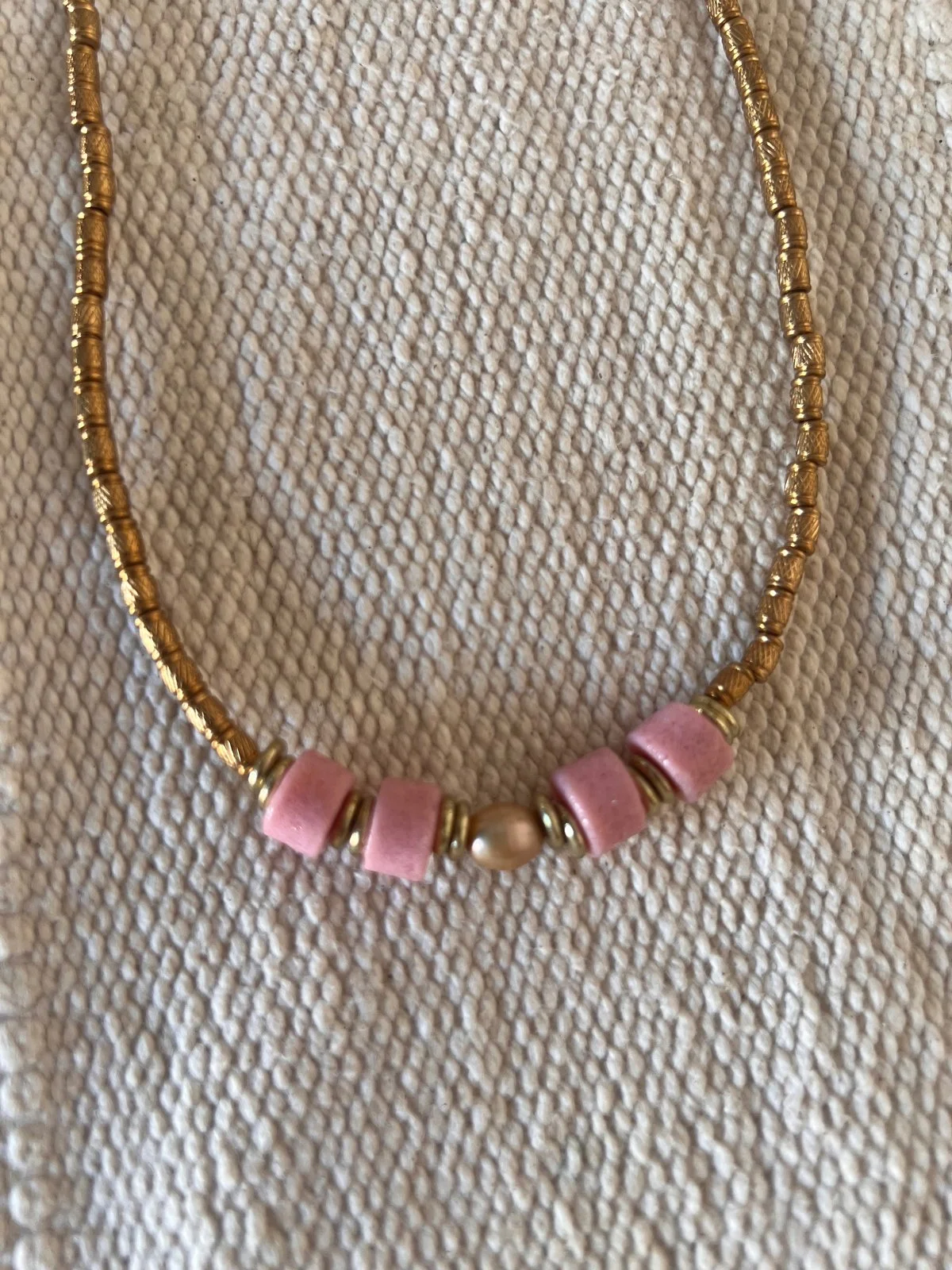 Bahaari-necklace-pink-perla.jpg