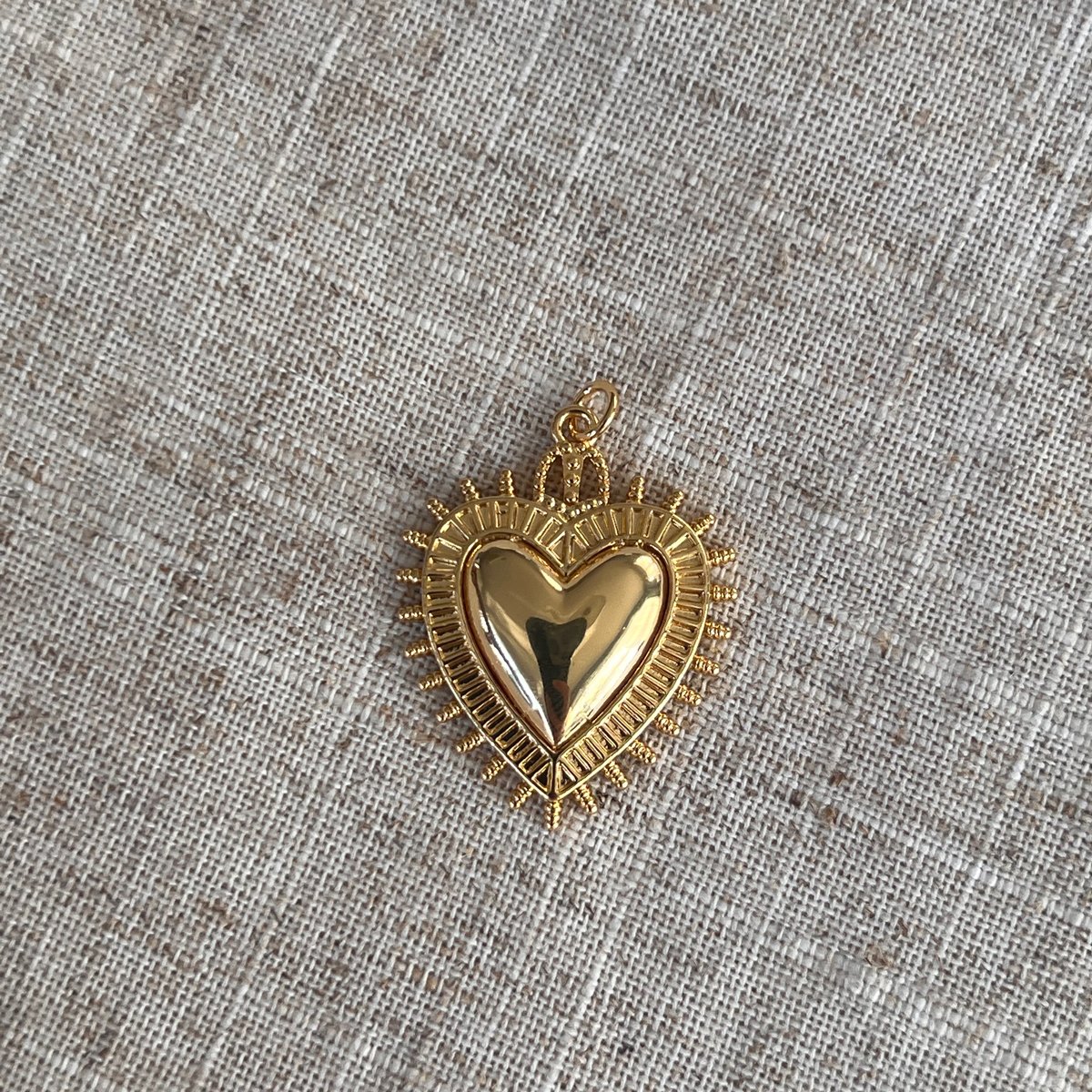 Bahaari_Charm-gold-heart.jpg