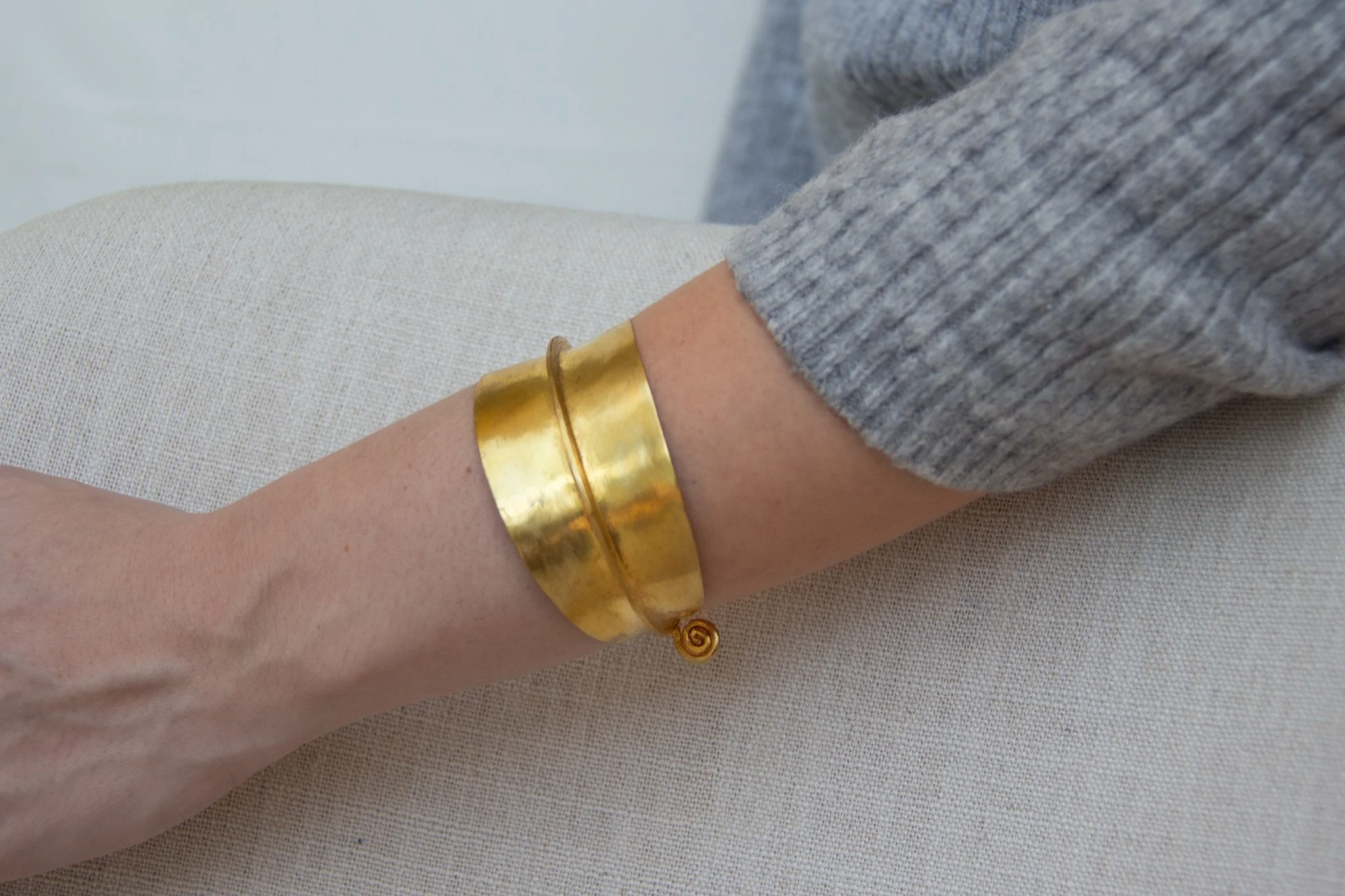 Bahaari_Fulani_cuff_gold2.jpg