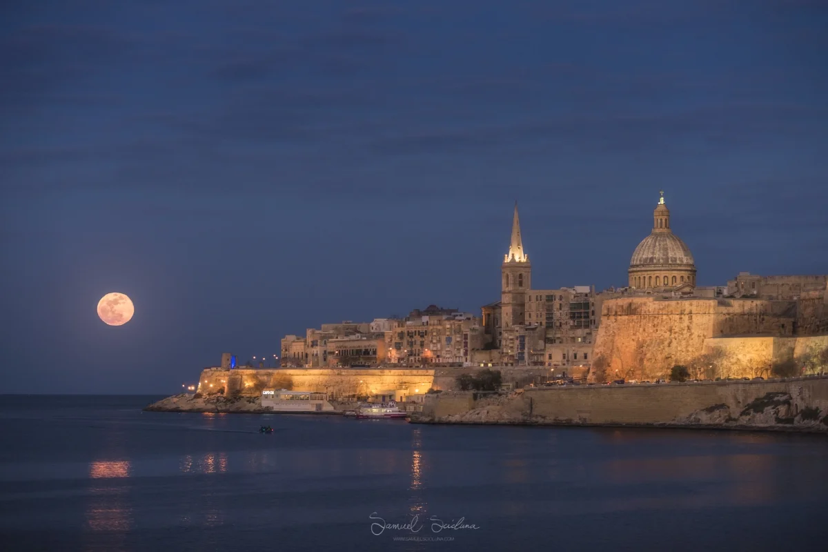 The Result - A Super Blue Blood moon rising behind the Valletta skyline on 31st January 2018!
