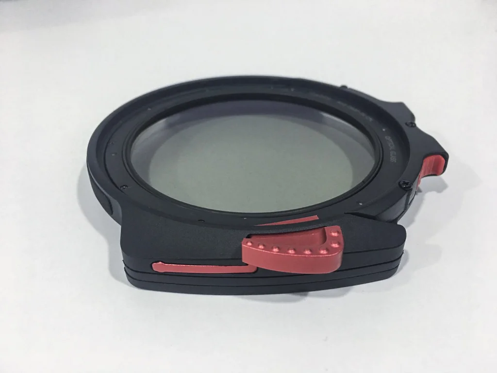 The red spring loaded tab makes it much easier to mount and dismount the M10.