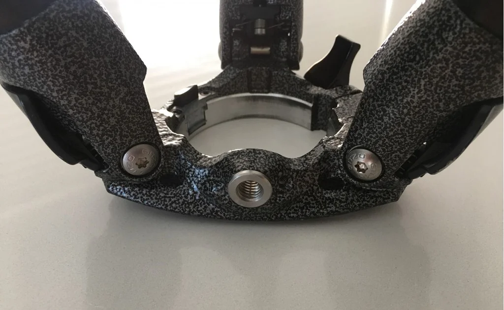 A close up of the spider with the center disk removed. You can clearly see how thick the material here is and this results in the tripods superb rigidity.