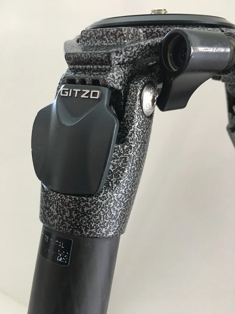 A Close up of the leg angle adjusters. Pulling on the winged tabs allows you to change the angle of each individual leg.