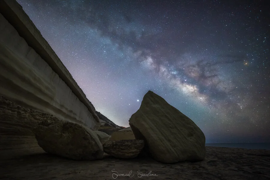 The Milkyway rises above a boulder at Blata tal Melh in Malta, shot using the Haida Clear-Night Filter. Settings: 14mm / ISO6400 / 25 Seconds / F2.8