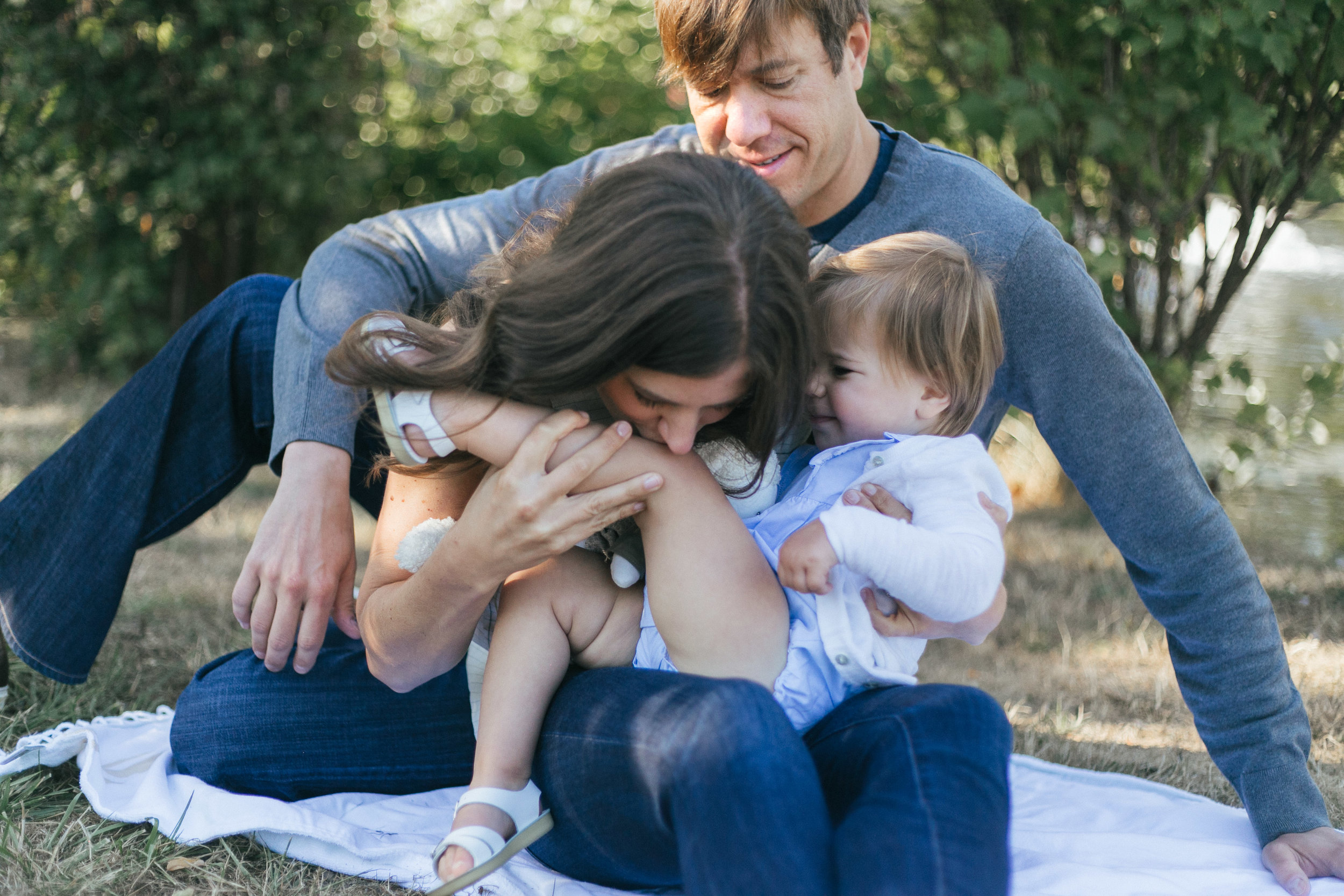 Bellevue Family Photos in Medina Park Chelsea Macor Photography Seattle Lifestyle Photographer-5.jpg