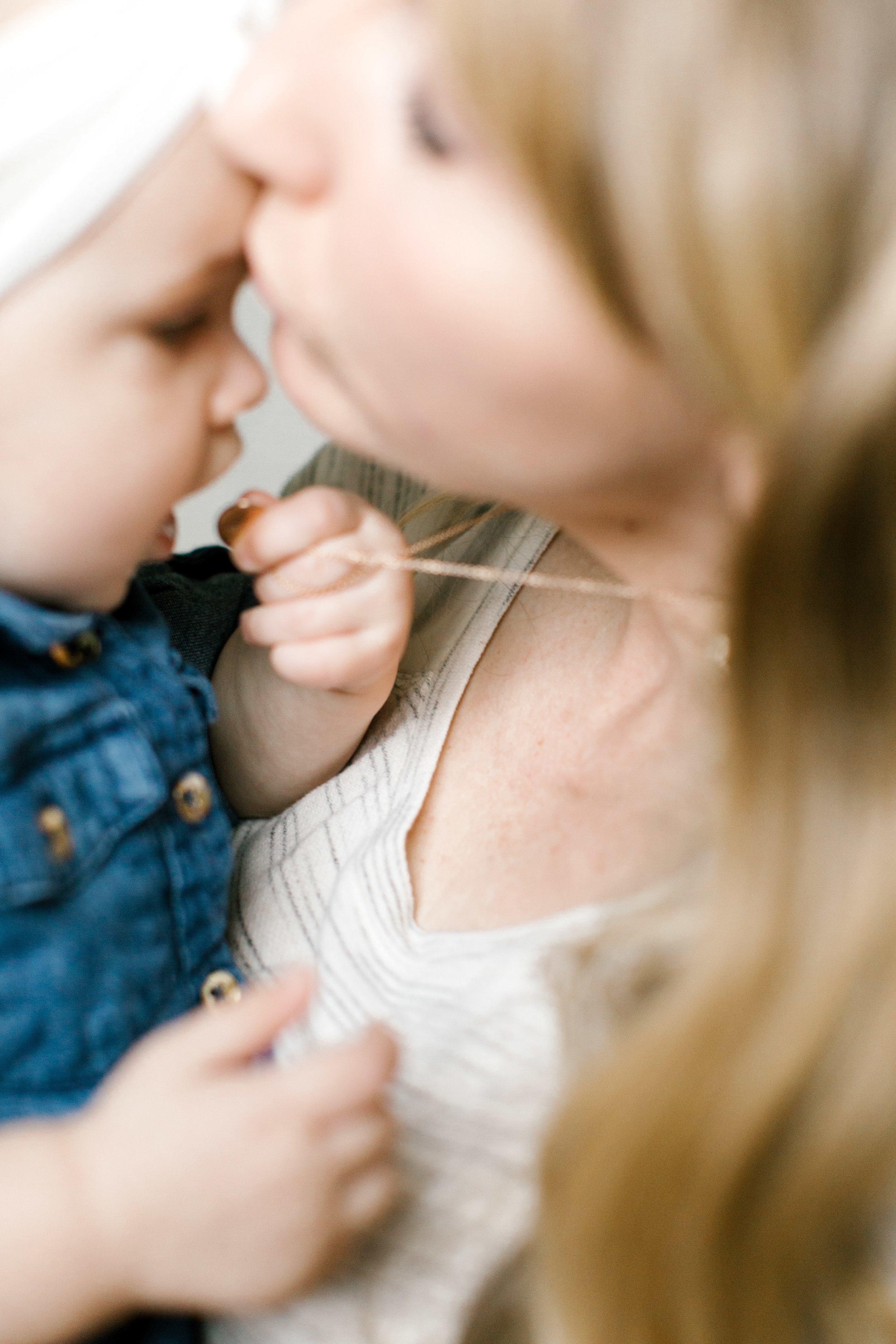 Natural light sweet family at home lifestlyle photography seattle bellevue kirkland WA Chelsea Macor Photography-14.jpg