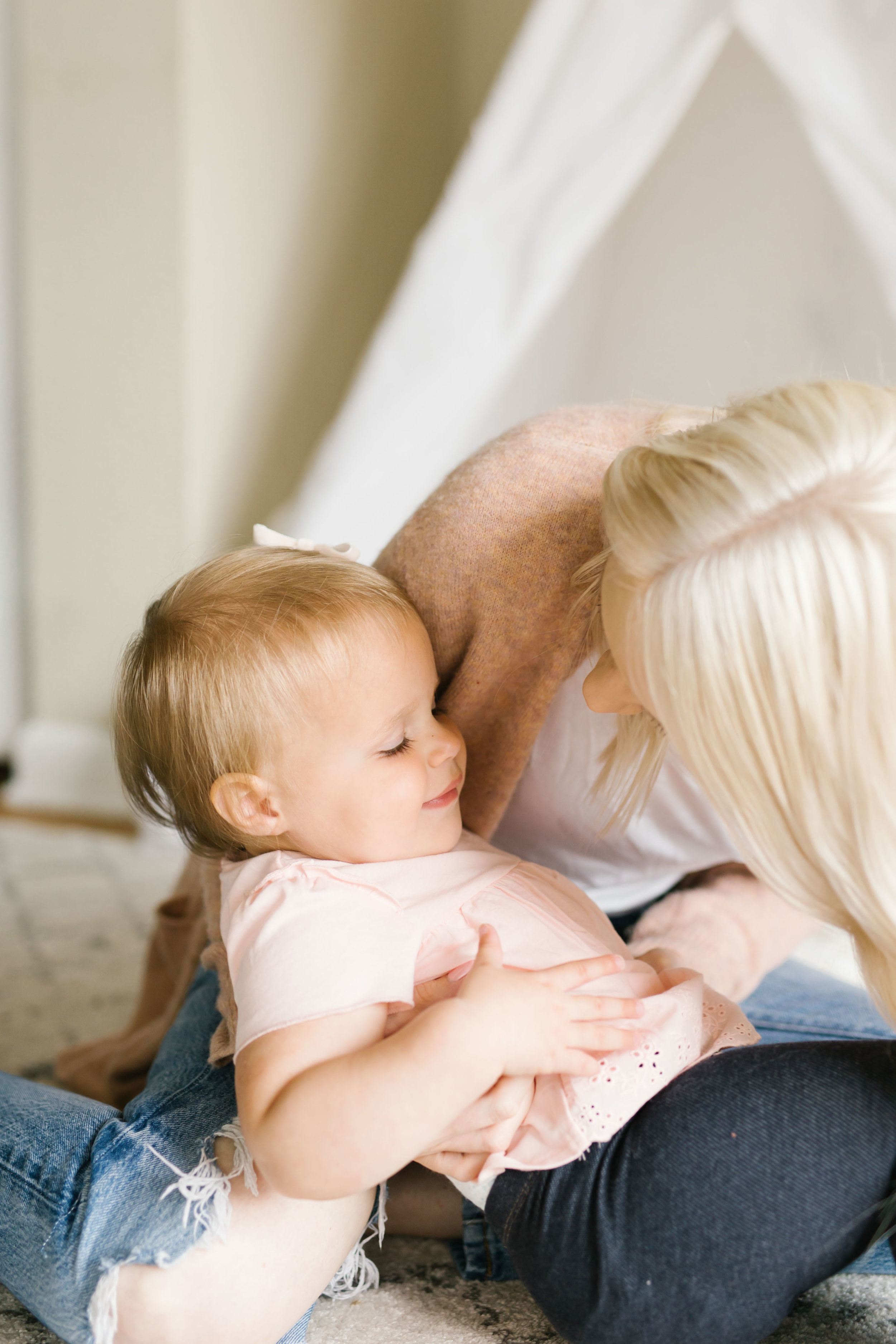 Seattle Mother daughter lifestyle family session at homeChelsea Macor Photography-12.jpg