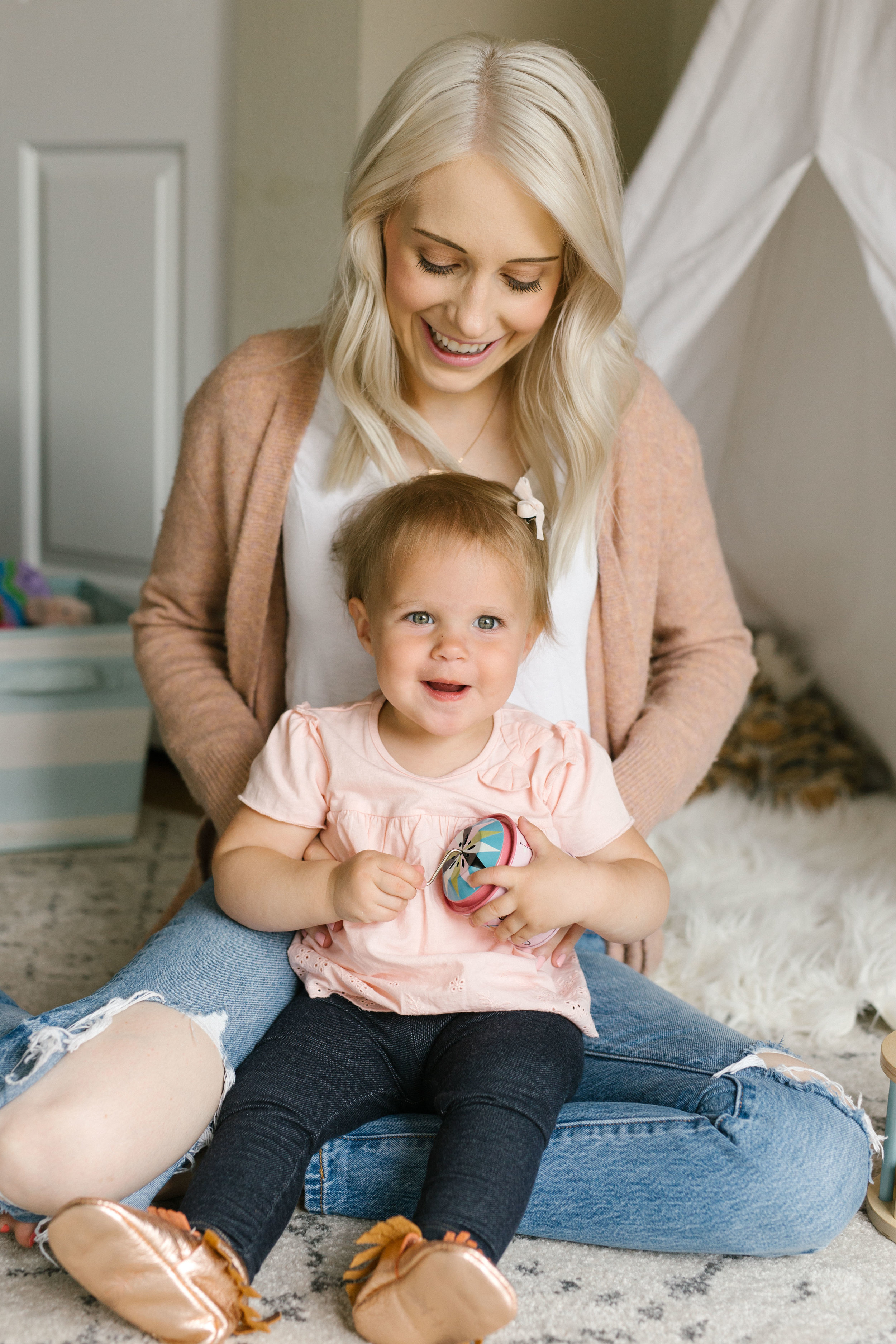 Seattle Mother daughter lifestyle family session at homeChelsea Macor Photography-11.jpg