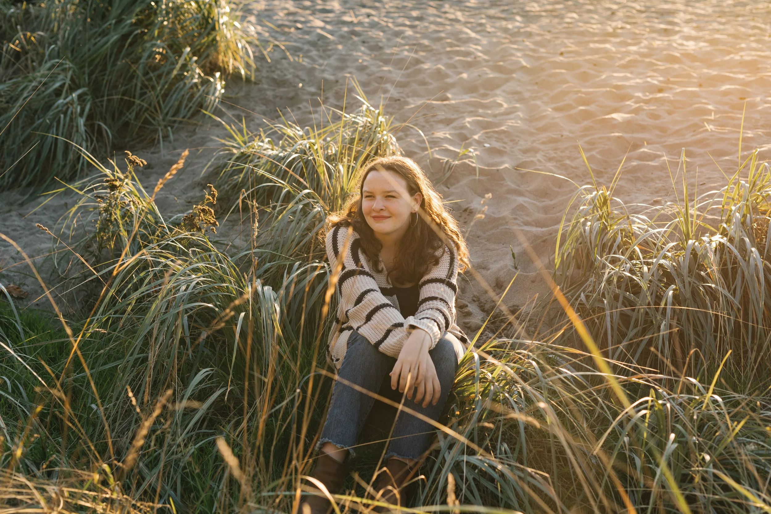 Laurel's Seattle Golden Hour Senior Session at Golden Gardens by Chelsea Macor Photography_-17.jpg