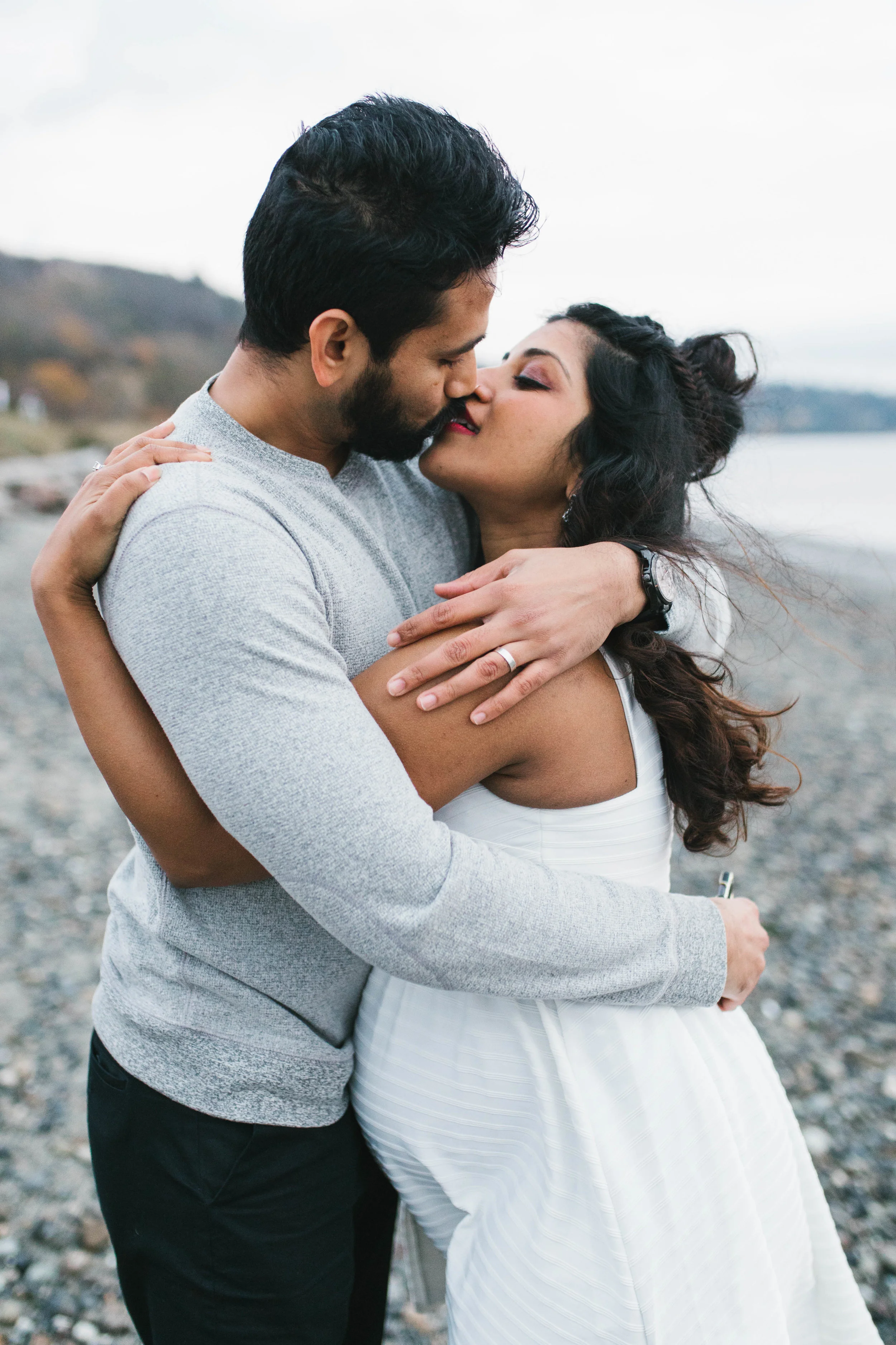 A moody natural light maternity session at Discovery Park in Seattle by Chelsea Macor Photography-27.jpg