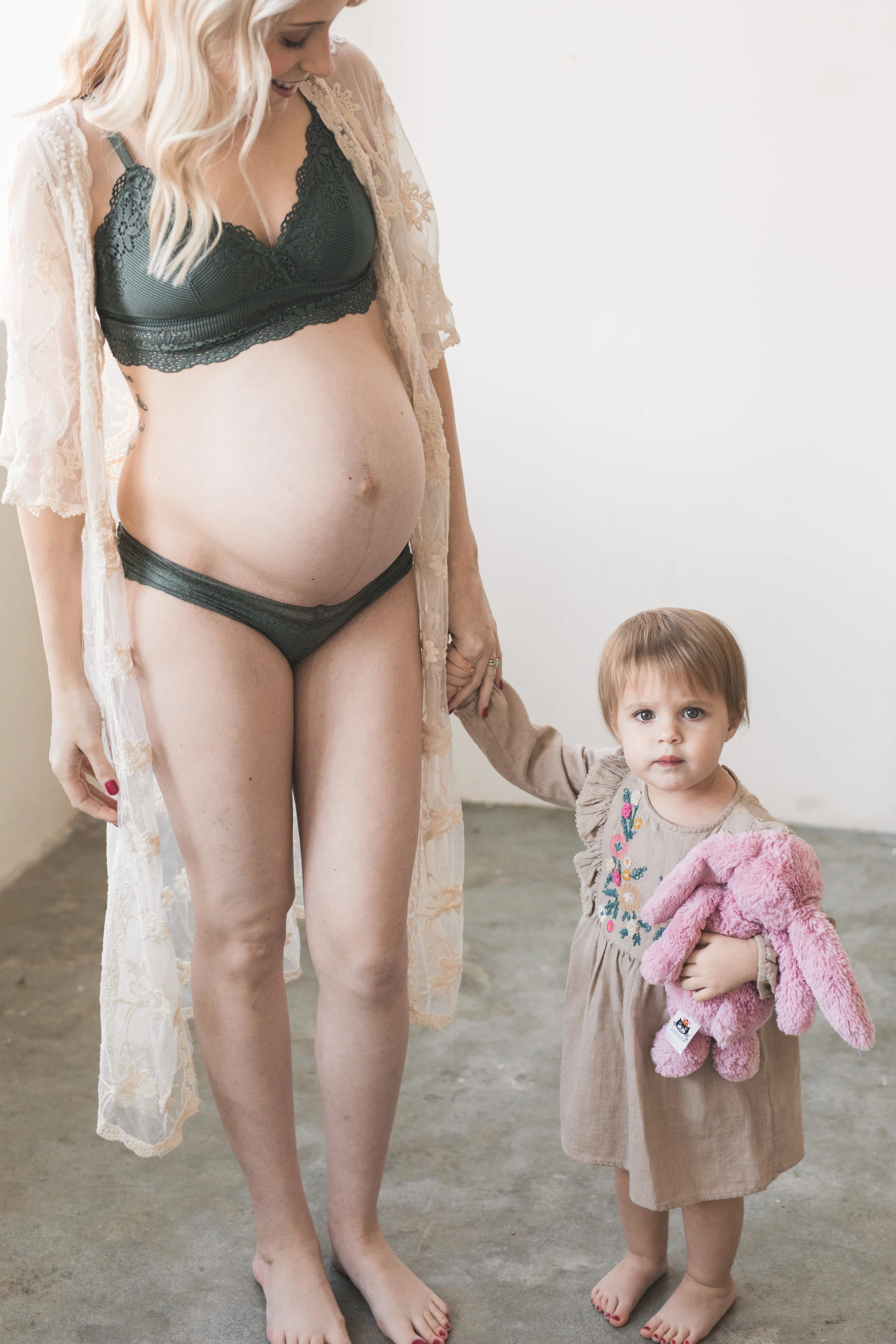 Light Floral Seattle Studio Maternity Session by Chelsea Macor Photography
