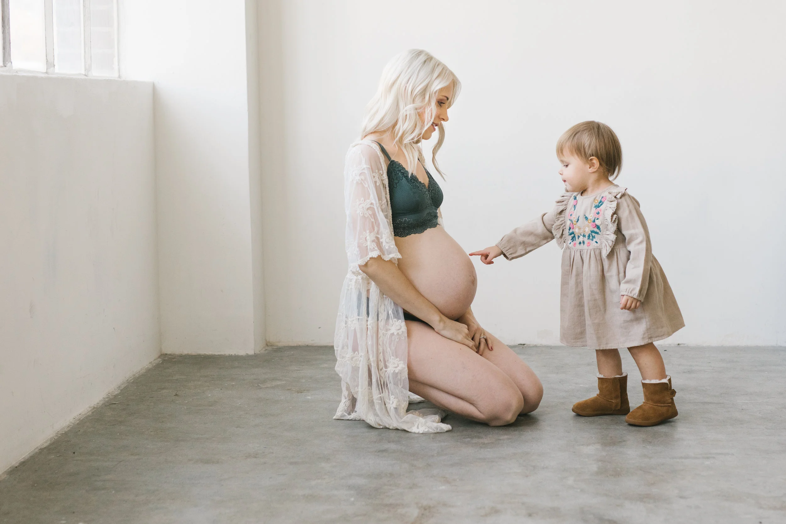 A Sweet &amp; Floral Seattle Studio Maternity Session
