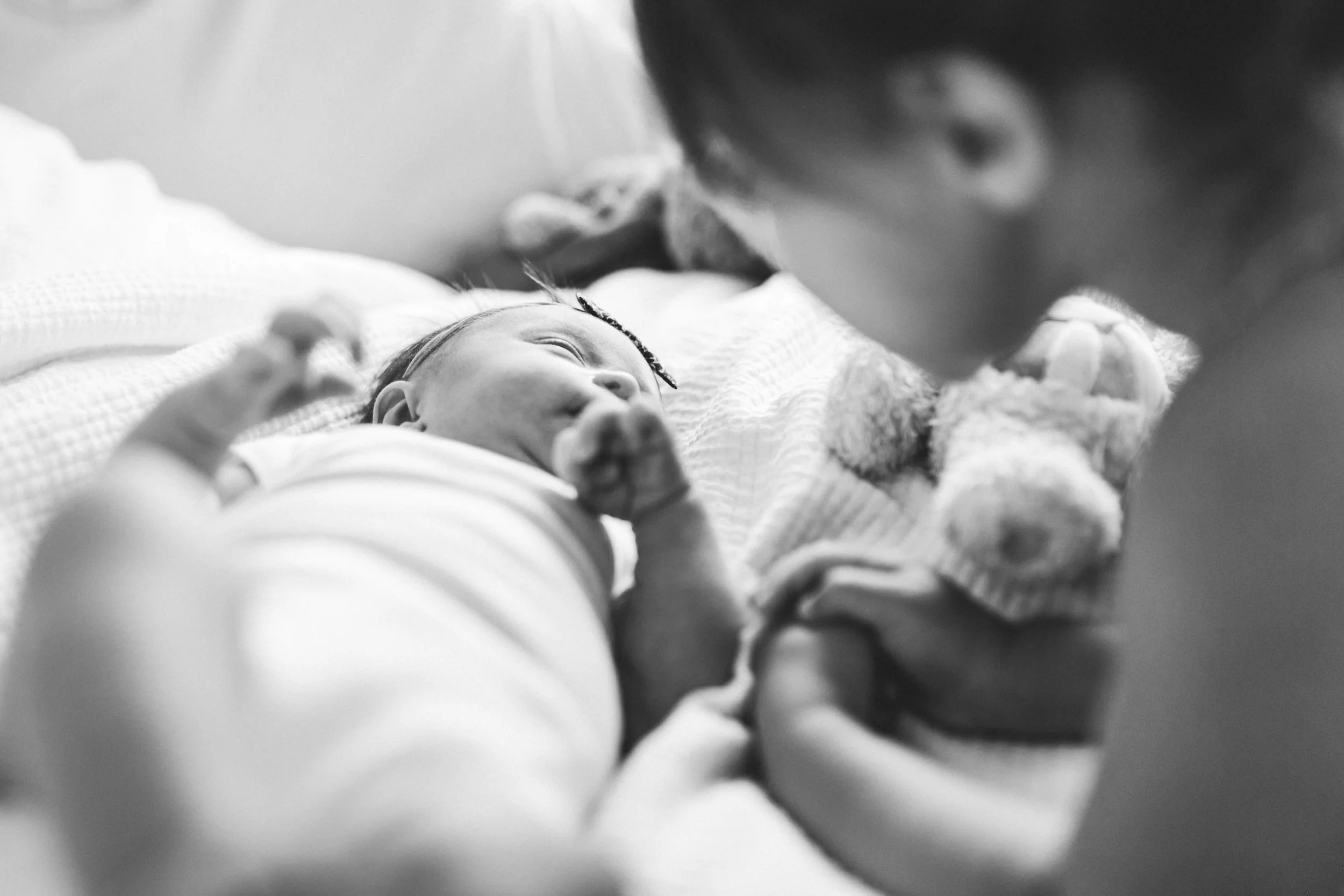Chelsea Macor Photography Seattle Newborn Session in a Sunny Home.jpg