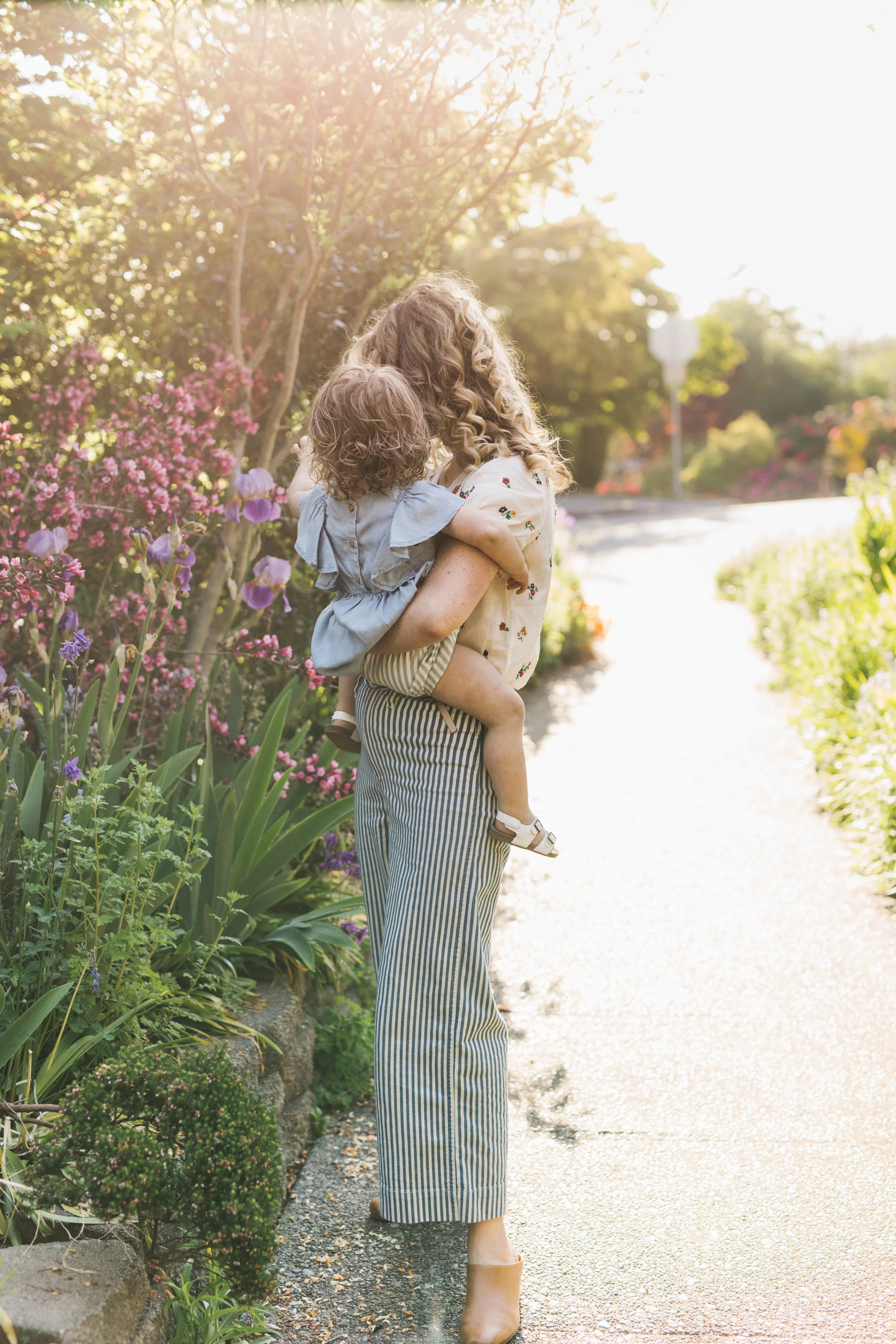 An in-home mother and daughter photography session in Seattle. Beautiful photos can be made with the grumpiest of toddlers. Photos of Brooke Eide and Prim from Chelsea Macor Photography. #seattlefamilyphotography #seattlenewbornphotography #seattlemotherdaughterphotos #mommyandme #lifestylephotography