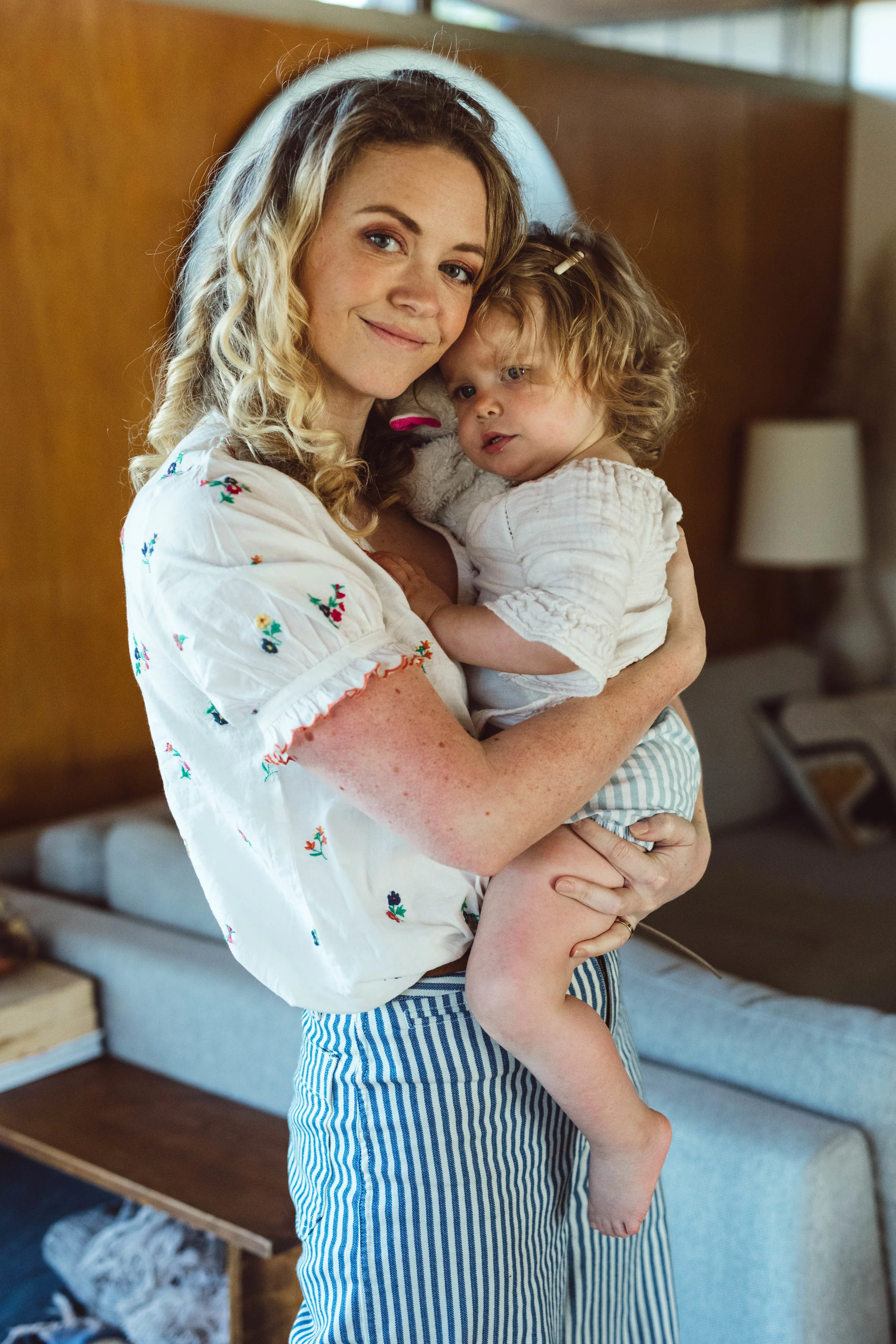 An in-home mother and daughter photography session in Seattle. Beautiful photos can be made with the grumpiest of toddlers. Photos of Brooke Eide and Prim from Chelsea Macor Photography. #seattlefamilyphotography #seattlenewbornphotography #seattlemotherdaughterphotos #mommyandme #lifestylephotography