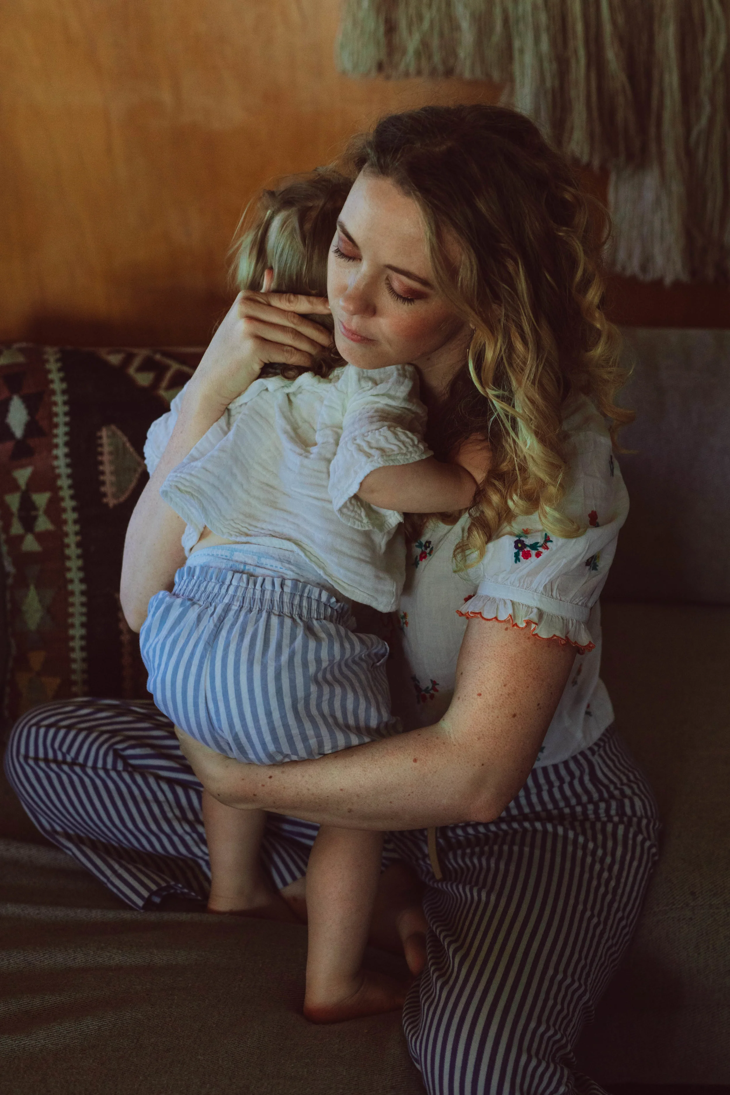An in-home mother and daughter photography session in Seattle. Beautiful photos can be made with the grumpiest of toddlers. Photos of Brooke Eide and Prim from Chelsea Macor Photography. #seattlefamilyphotography #seattlenewbornphotography #seattlemotherdaughterphotos #mommyandme #lifestylephotography