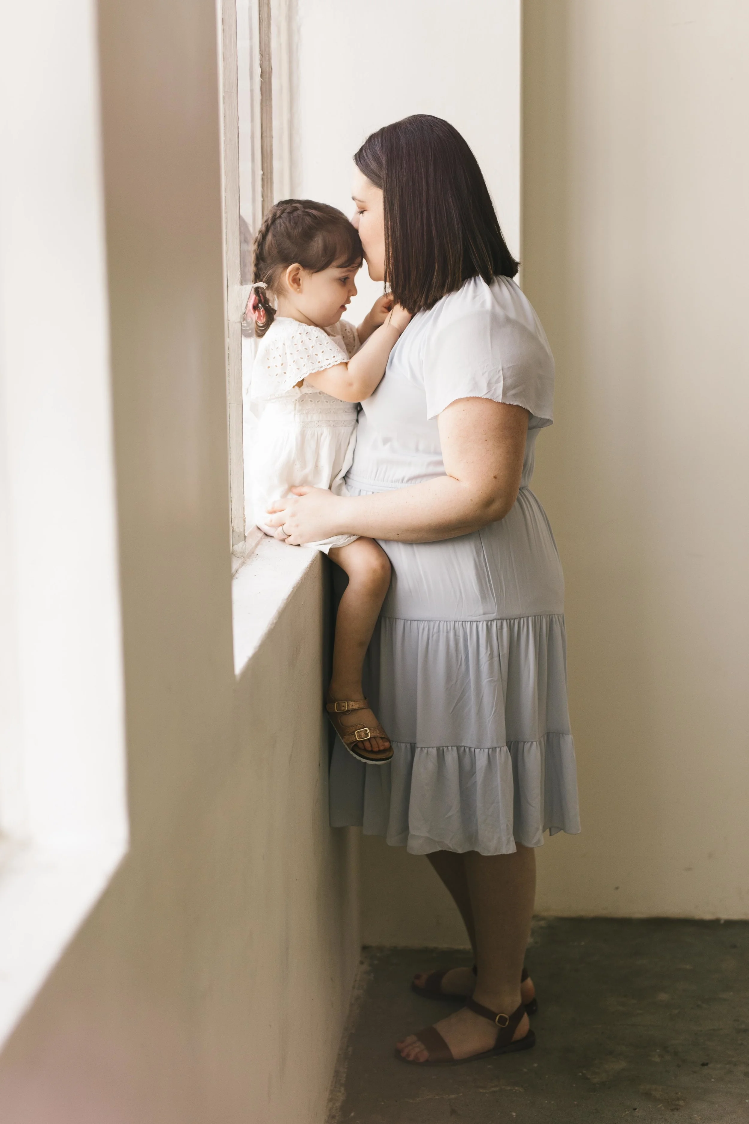 Strong beautiful mother and daughter session in a seattle studio with chelsea macor photography #seattlemotherhoodphotographer #seattlefamilyphotographer #seattlematernityphotographer