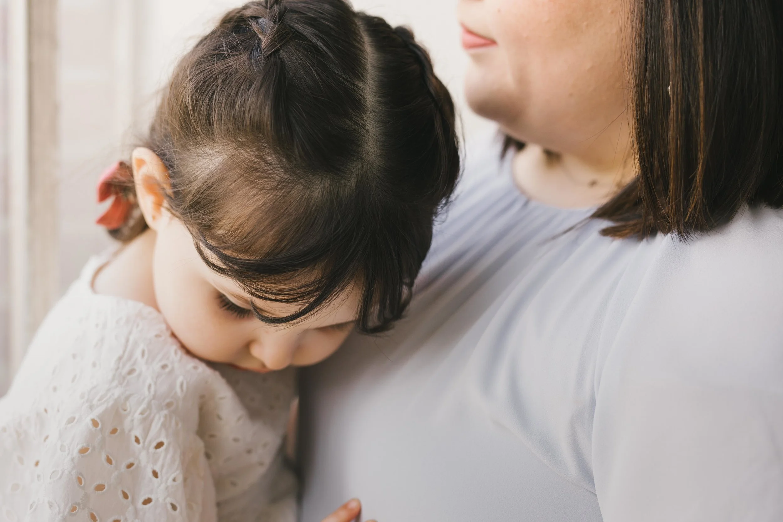 Strong beautiful mother and daughter session in a seattle studio with chelsea macor photography #seattlemotherhoodphotographer #seattlefamilyphotographer #seattlematernityphotographer