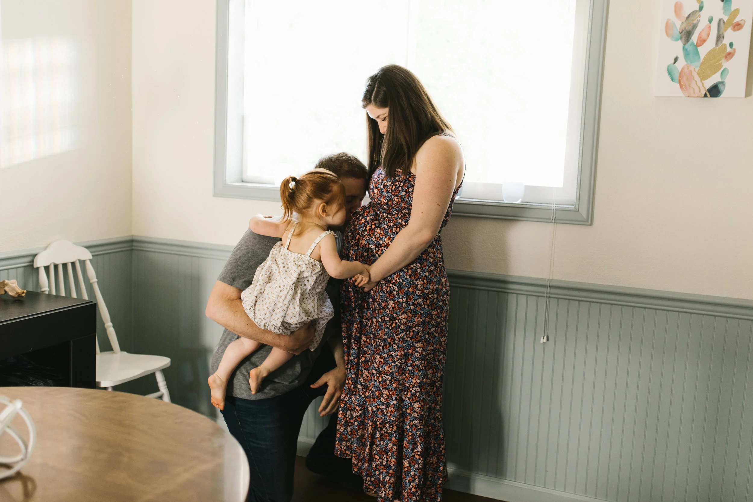 In-home maternity session with sweet family in Seattle with Chelsea Macor Photography #seattlematernityphotographer #seattlenewbornphotographer