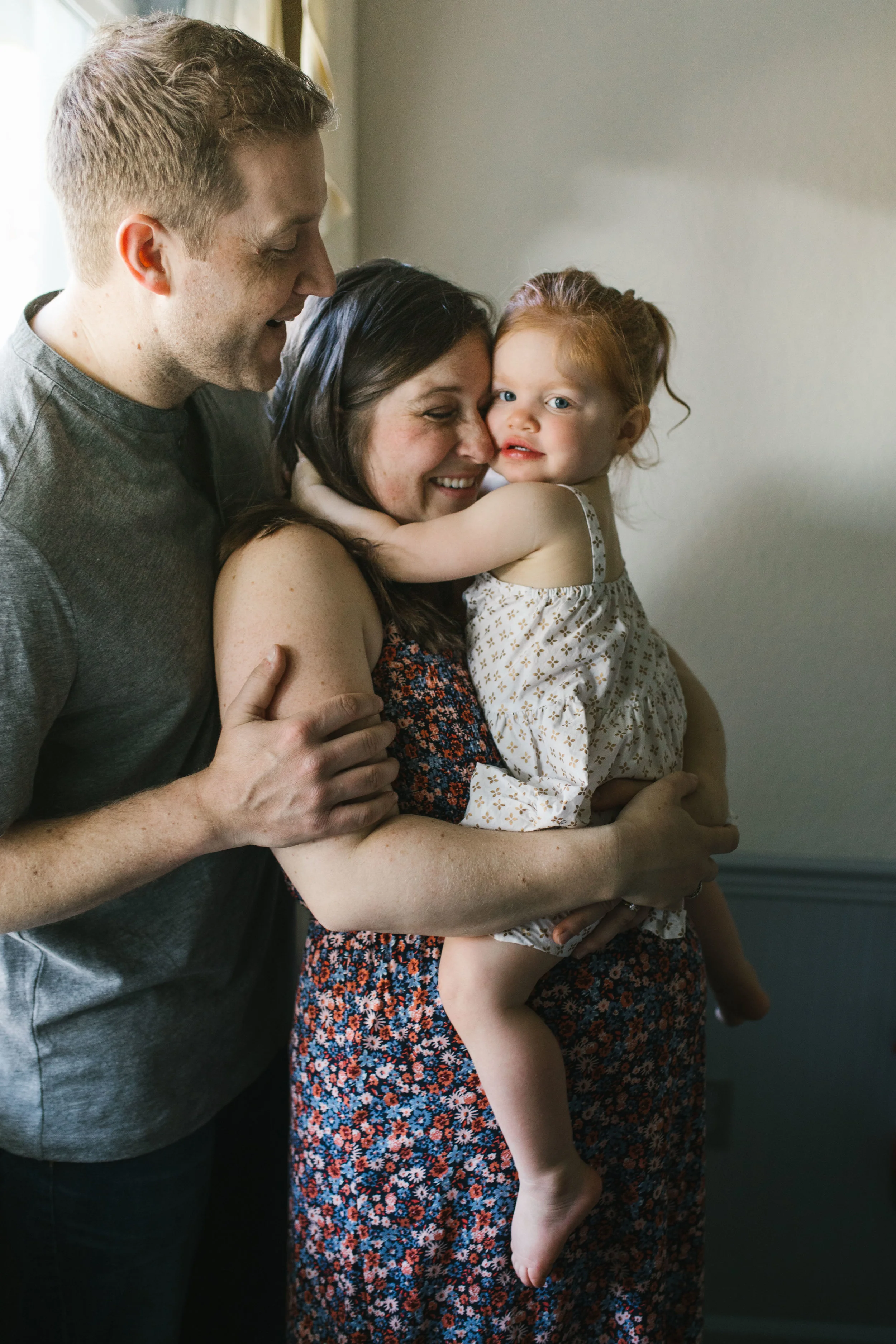 In-home maternity session with sweet family in Seattle with Chelsea Macor Photography #seattlematernityphotographer #seattlenewbornphotographer