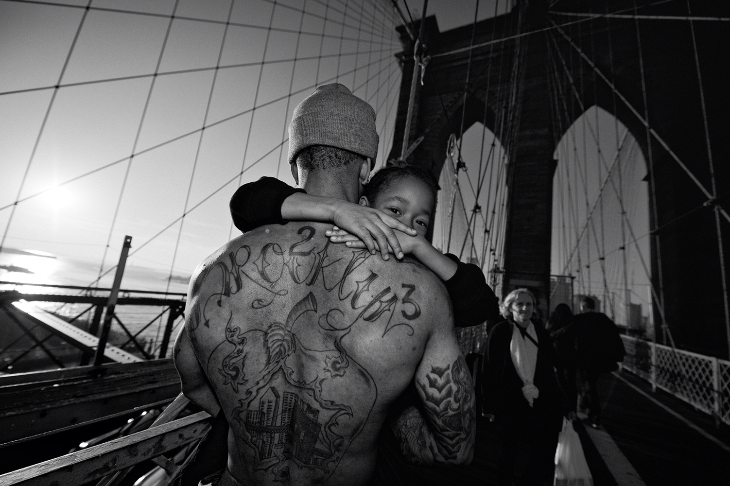  Zun Lee,  Jerell Willis carries Fidel across Brooklyn Bridge , Brooklyn, NY, 2012 