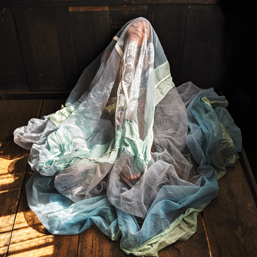  Karolin Klüppel,  Ibapyntngen playing with mosquito net , 2013 