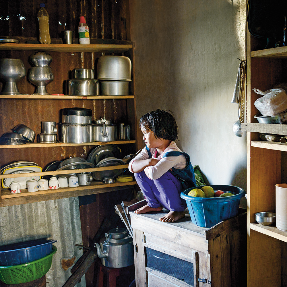  Karolin Klüppel,  Deng in her kitchen,  2014 