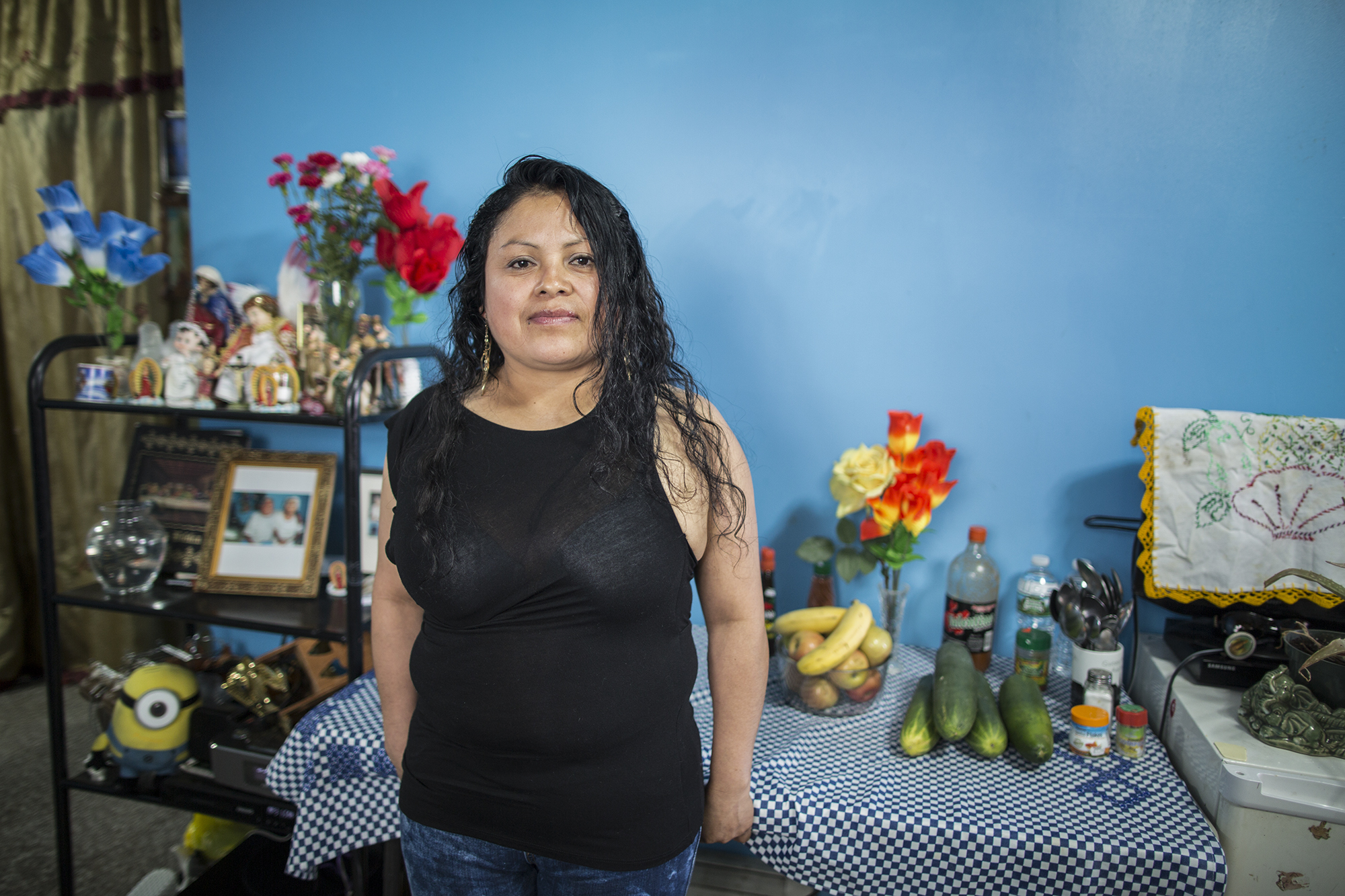  Alicia Cruz is from Acatlán de Osorio, Puebla, México. She works as a street vendor in a flea market in Sunset Park, Brooklyn. 