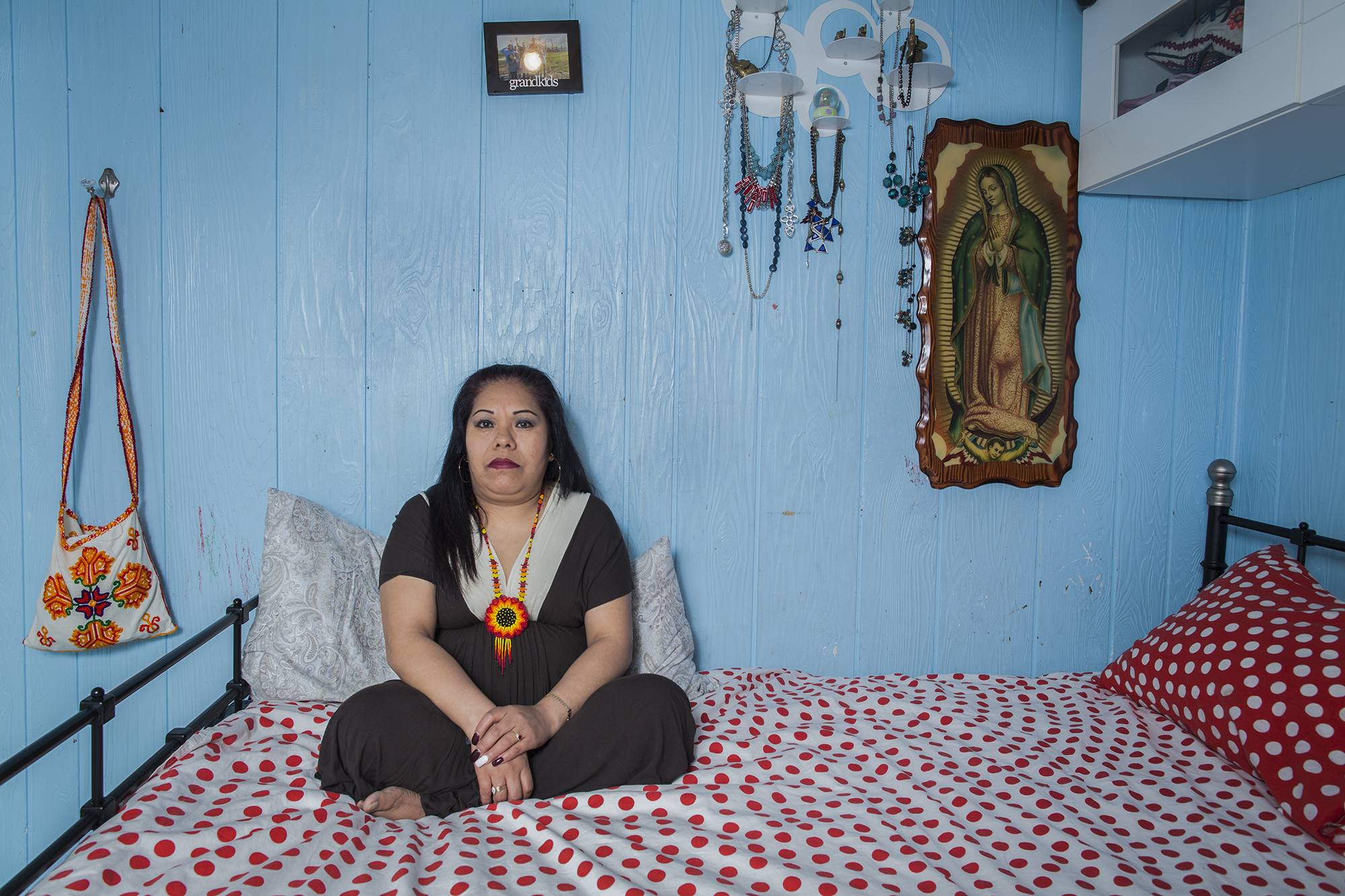  Eugenia Cayetano is an immigrant from the state of Michoacán, México, born in a Mazahua indigenous family. Eugenia has been living in New York for 24 years and is part of a cleaning workers’ cooperative named “Si se puede,” based in Sunset Park, Bro