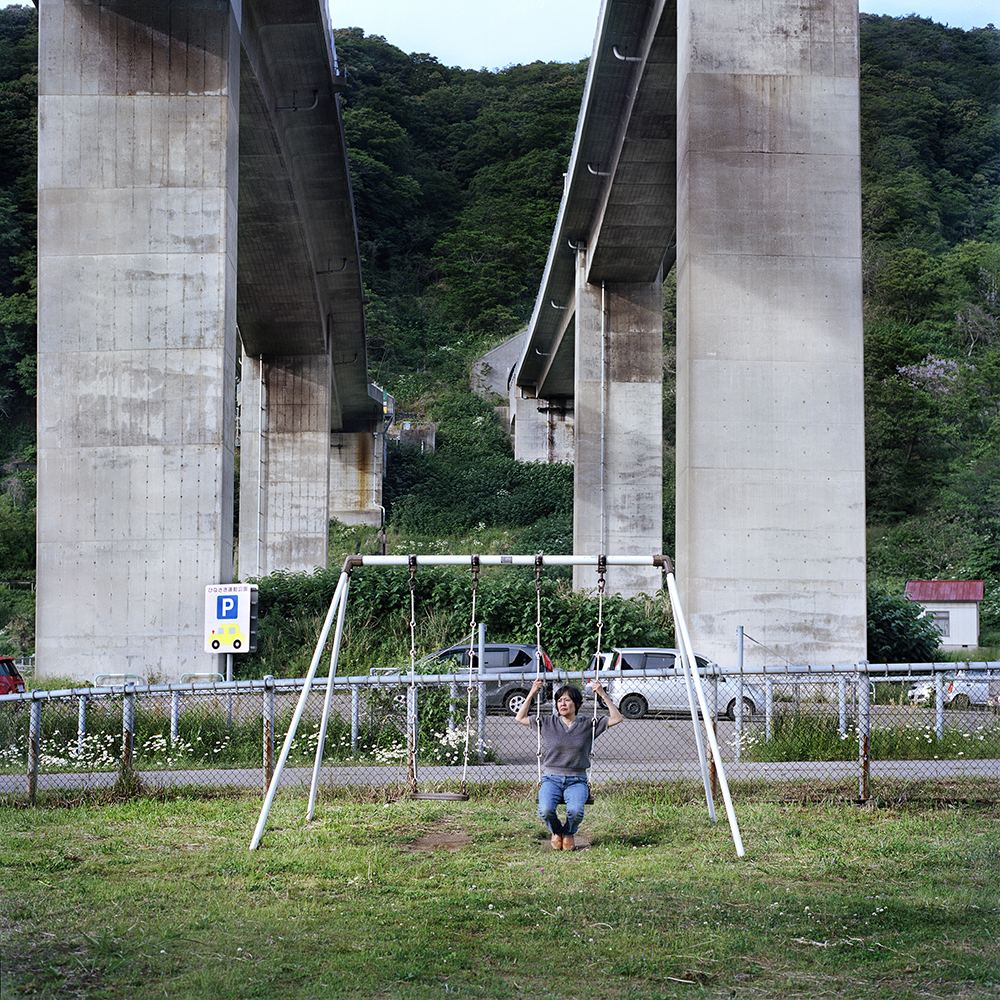  Seiya Bowen,  Mom on the Swing , 2015 