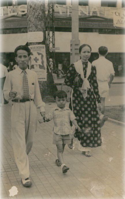 Grandparents and Dad in 1950.jpg
