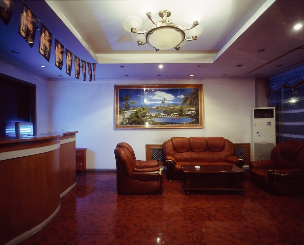 6077__630x500_22_joe-wolek_hotel-lobby-harbin-heilongjiang-province-1999_show2001.jpg