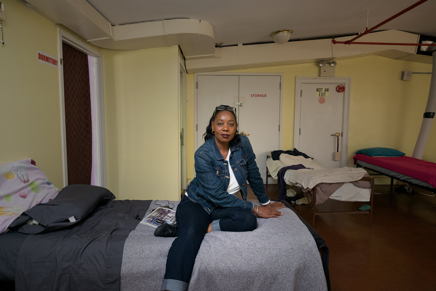  Annette, 59, in a homeless shelter six weeks after her release. East Village, NY, 2018. Image © Sara Bennett. 