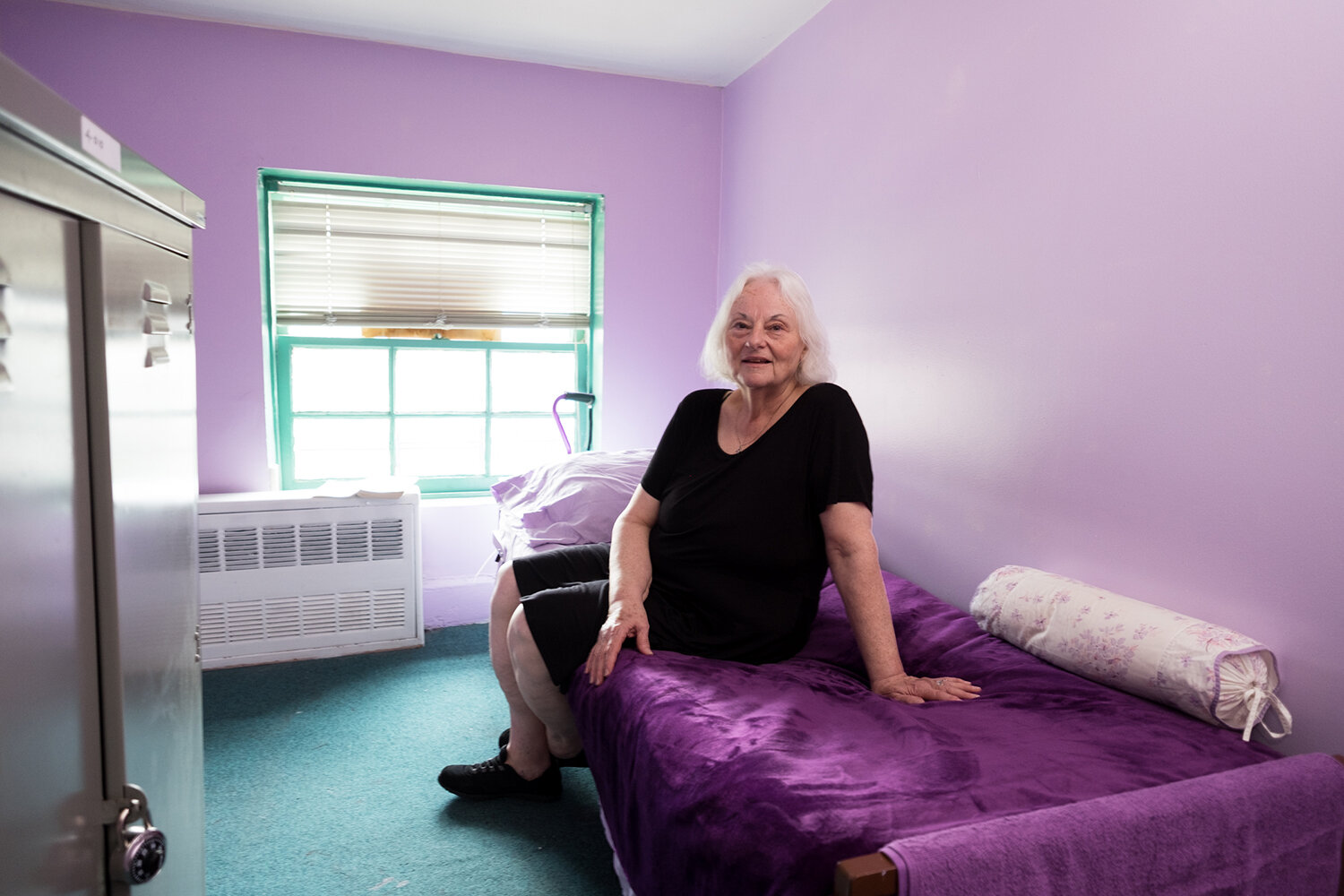 Karen, 69, in a homeless shelter four weeks after her release. East Village, NY, 2017. Image © Sara Bennett. 