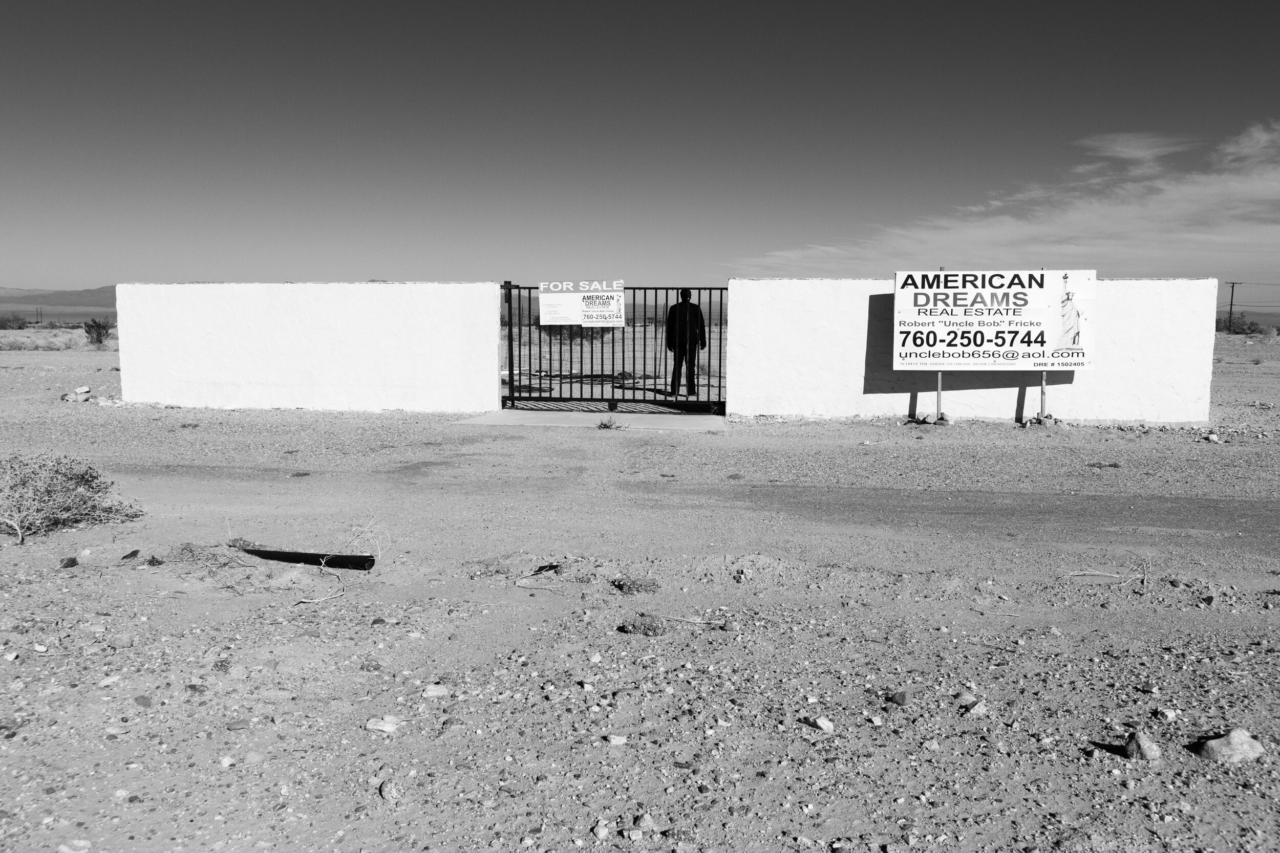  Johnnie Chatman,  Self Portrait, Sea Wind Avenue, Salton Sea , 2016 