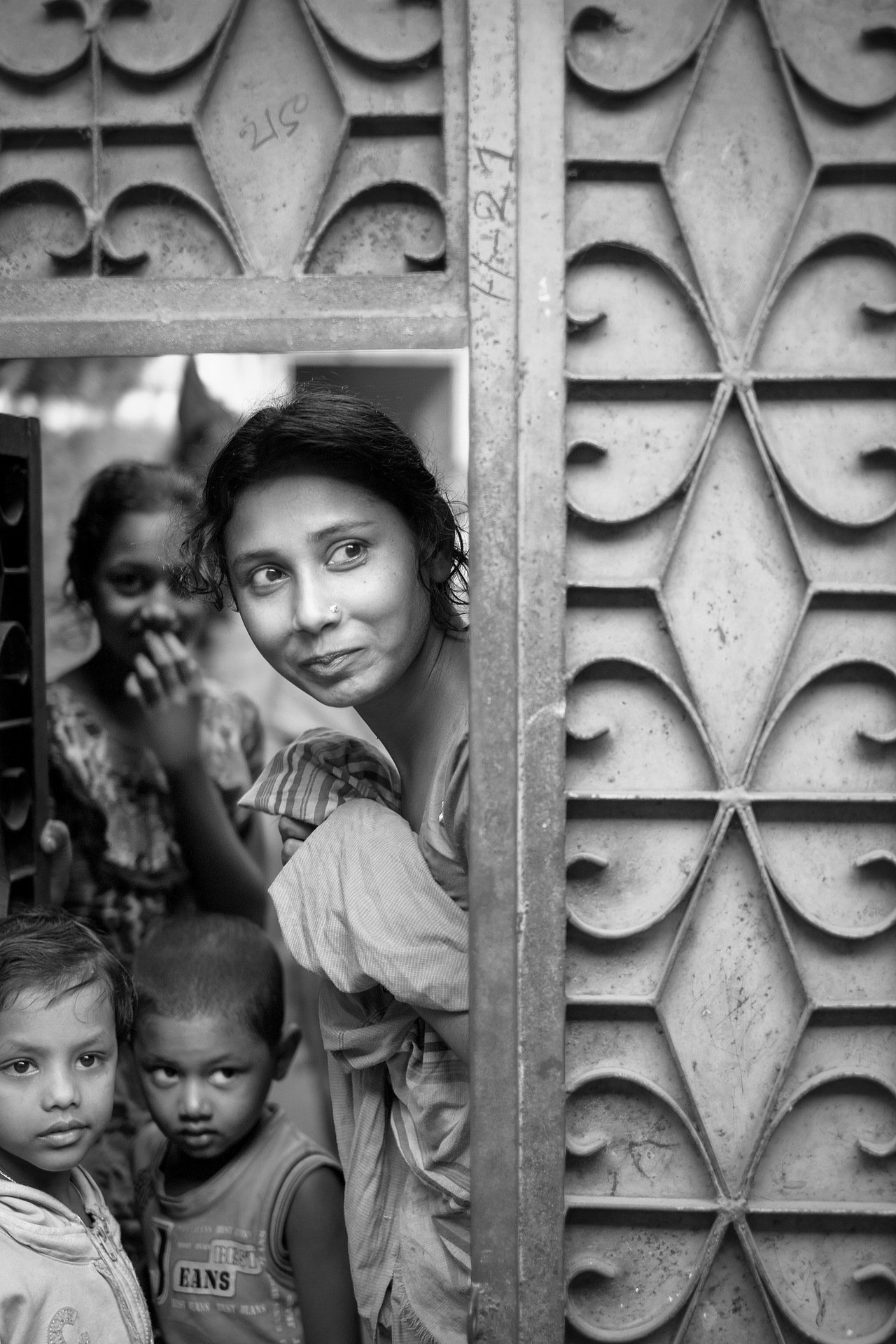 Bangladesh_Women and Children in Door