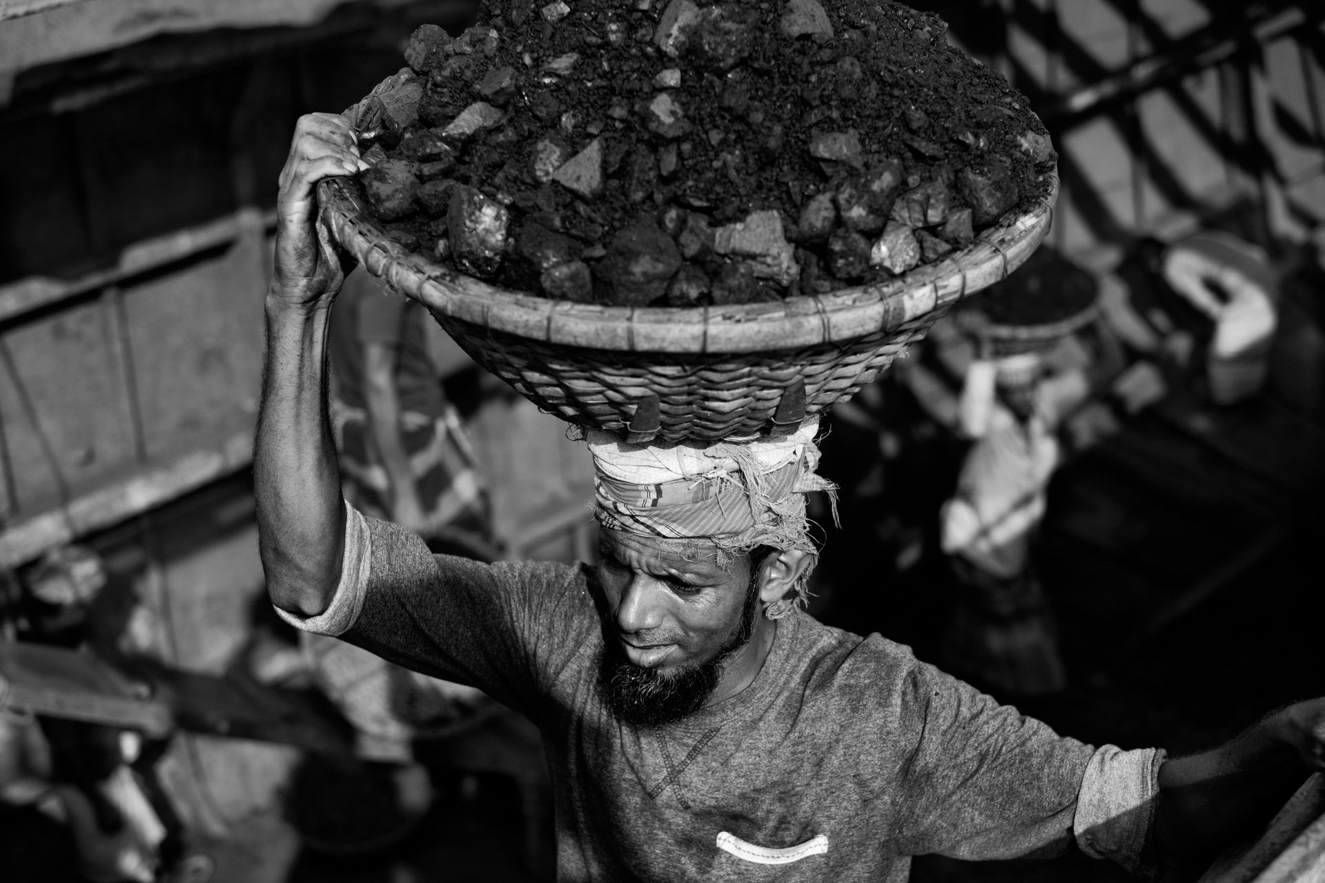 Bangladesh: Unloading Coal