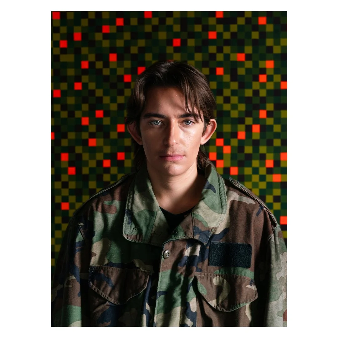 2025 Pacific Northwest Drawers Feature
Briar Marsh Pine: 𝘚𝘦𝘭𝘧-𝘗𝘰𝘳𝘵𝘳𝘢𝘪𝘵𝘶𝘳𝘦 𝘪𝘯 𝘋𝘢𝘥'𝘴 𝘑𝘢𝘤𝘬𝘦𝘵

&ldquo;Pulling from the aesthetics of my childhood, I work with camouflage, natural materials, and familial items to explore themes 