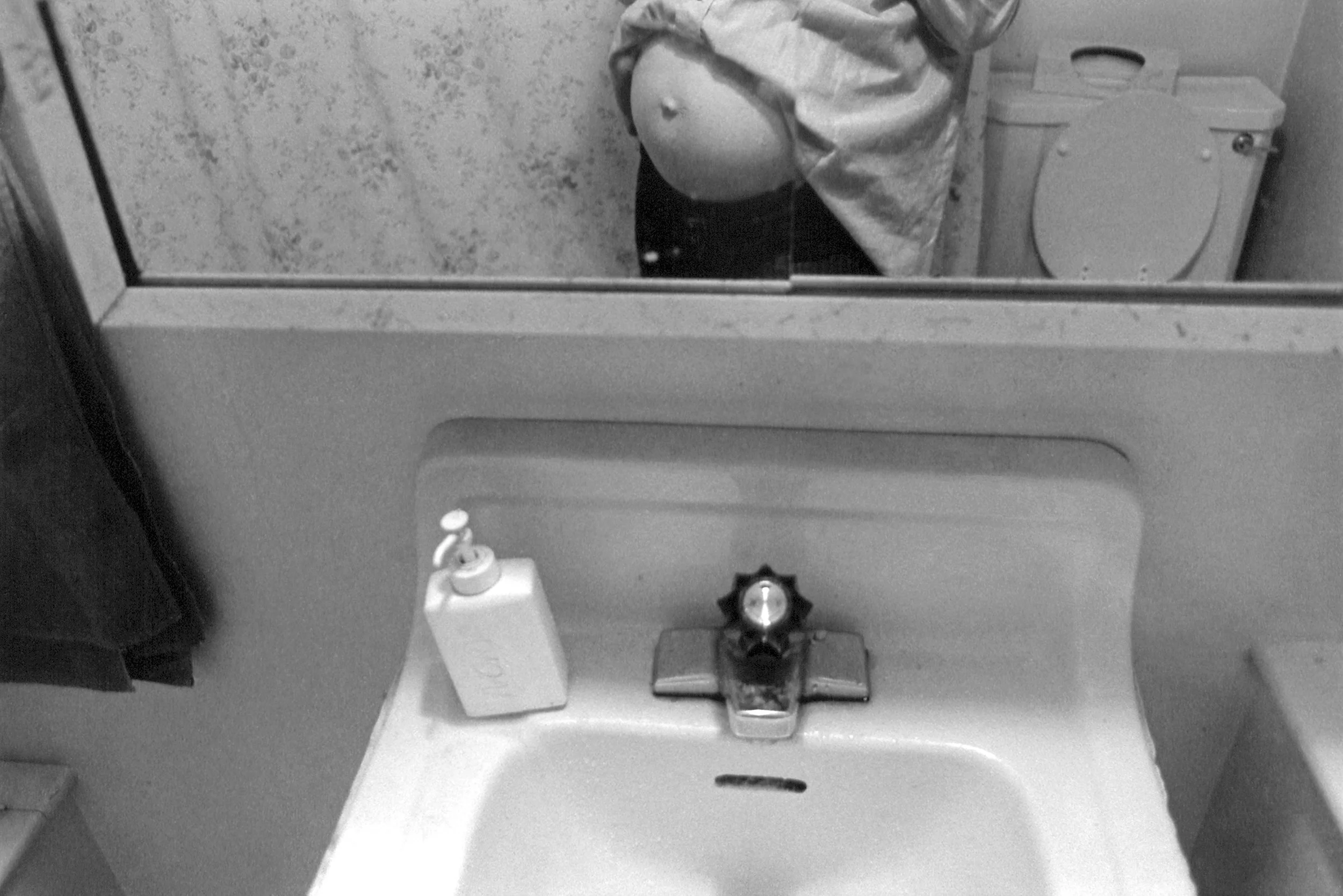 AnnKendellen_1988_Bathroom_Selfportrait Ann Kendellen.jpg