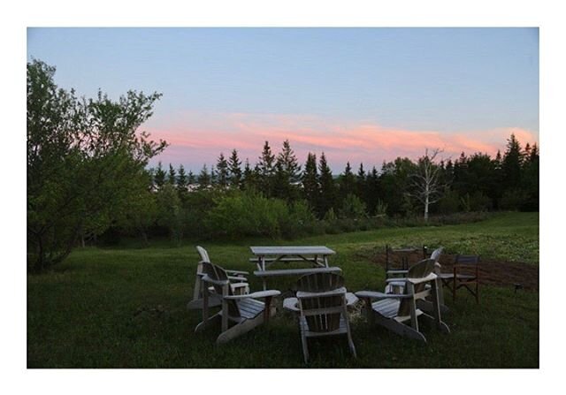 A nice grilling spot just next to Raspberry Cottage. The cottage sits on 150 acres, allowing for peace, privacy, and stargazing, while still only being 17 minutes from a large grocery store and supply shopping in North Sydney. ✨
#novascotia #capebret