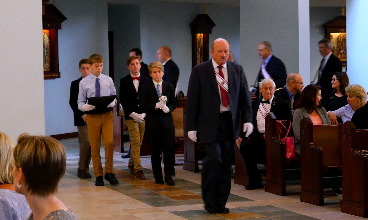 SK Tony Martin leading procession of Silver Rose.png