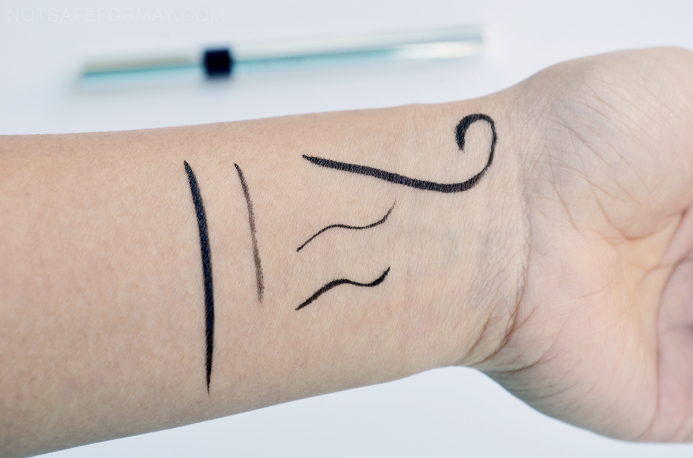 L-R: Heavy swatch, light swatch, swirl, thin line with little pressure, thick line with pressure