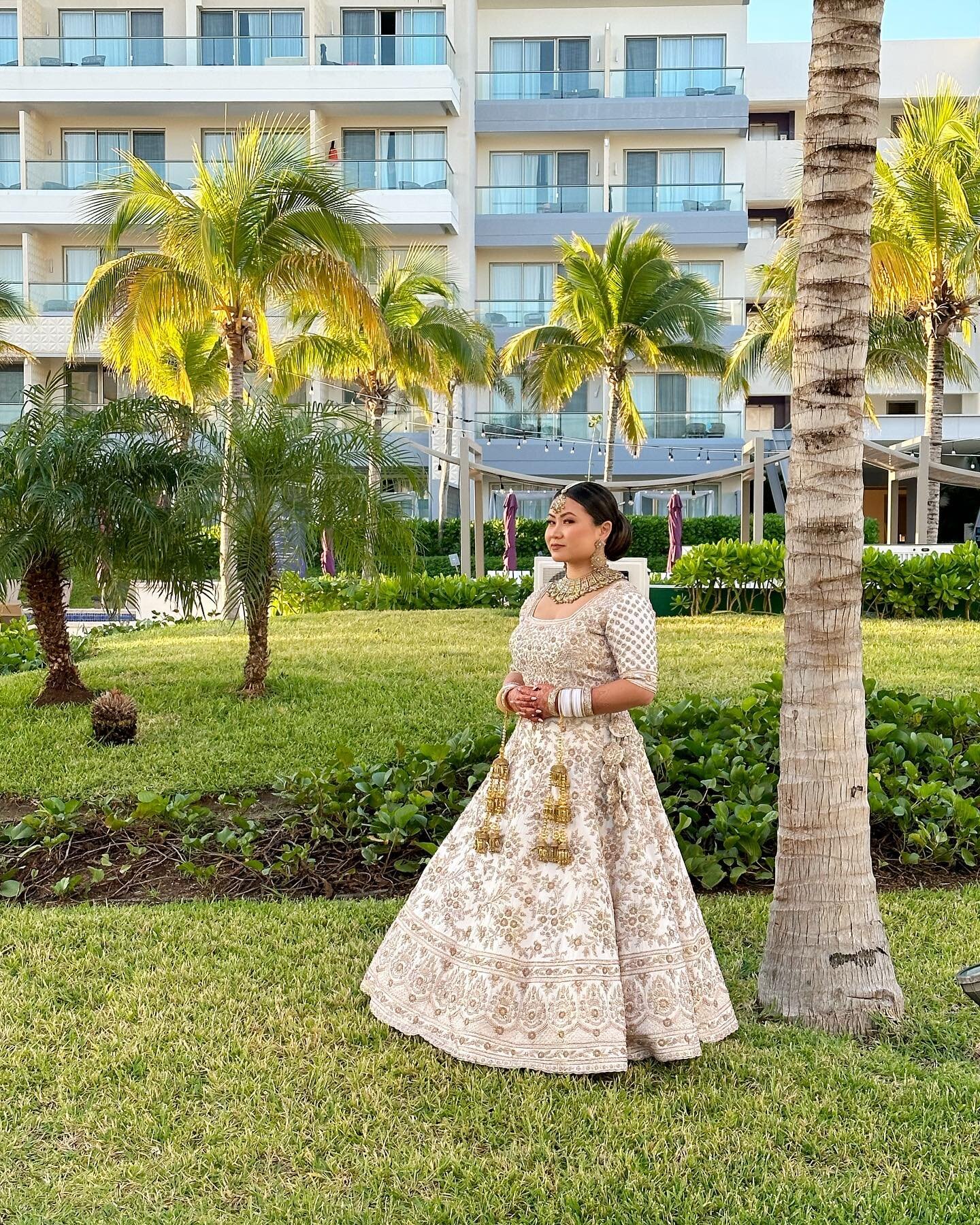 When photo/video makes you hold the dupatta outside, you get sneak shots 📸. 
HMU by Senior Artist Jaipreet Basi
Fit: @frontierheritage 
Planning: @destawed 
Now booking 2023/2024. Please inquire below.
____________________________________
Booking In